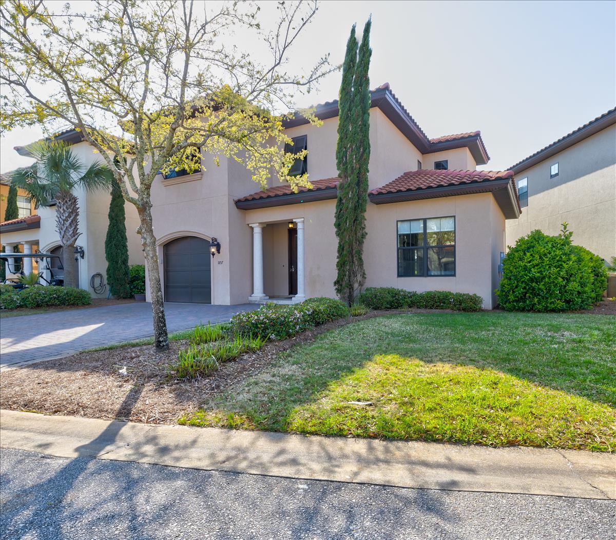 VILLA LAGO - Residential