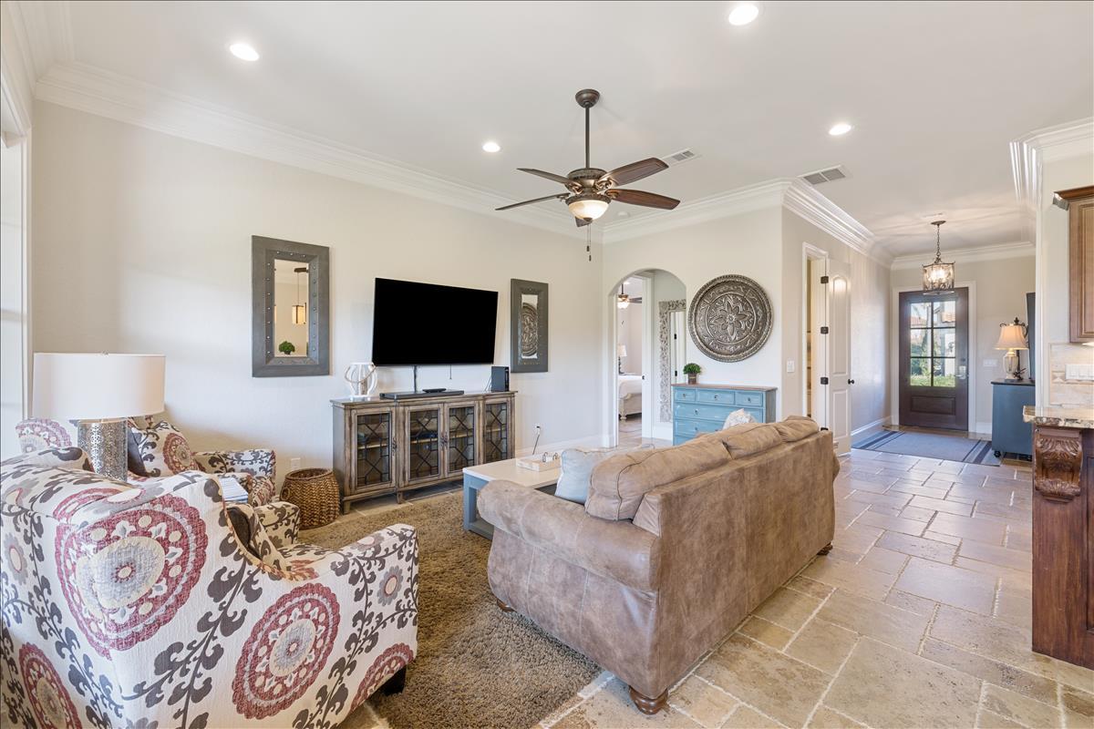 VILLA LAGO - Residential