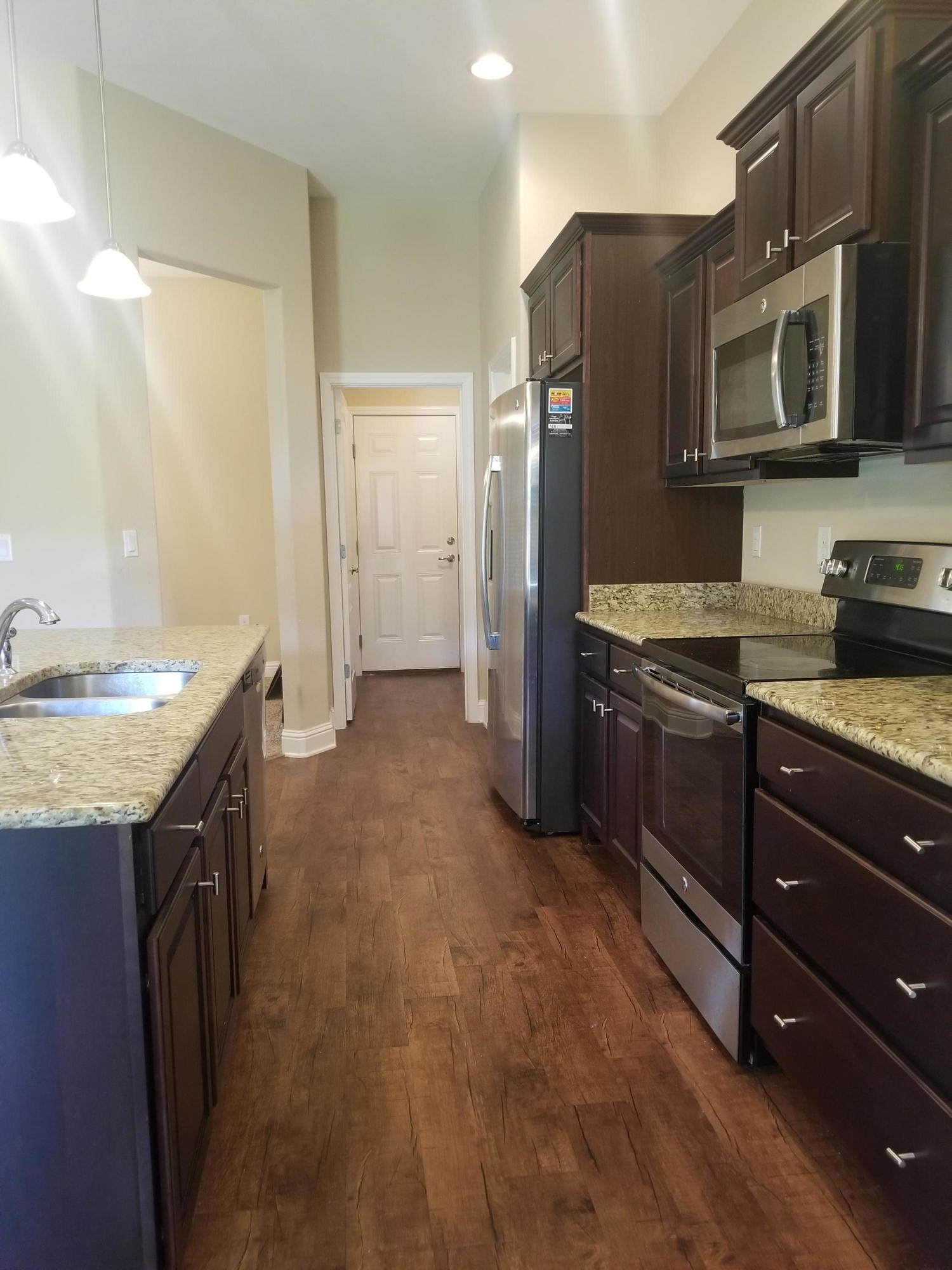 BROOKE ESTATES PH III - Residential Lease