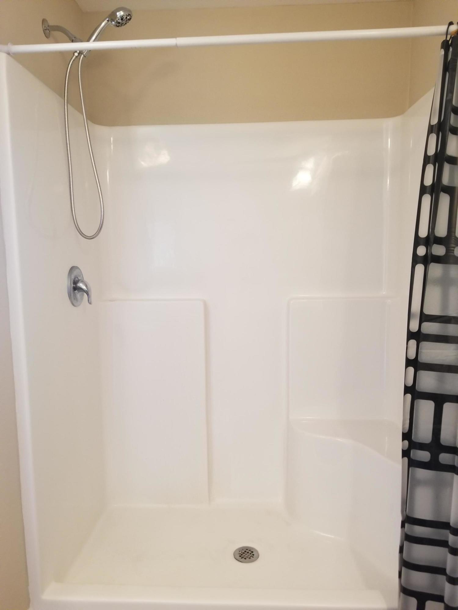 BROOKE ESTATES PH III - Residential Lease