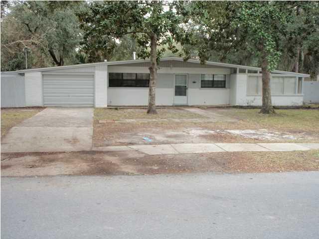 Large single family home in a great neighborhood, steps from Meigs Middle School. House features all tile flooring, vaulted ceilings, garage workshop, gas fireplace, tons of storage and lots of windows for natural light. Four bedrooms plus a bonus room. Cozy up around the fireplace on those chilly evenings, or spend a sunny afternoon outside on an almost half acre lot. Call to see today!