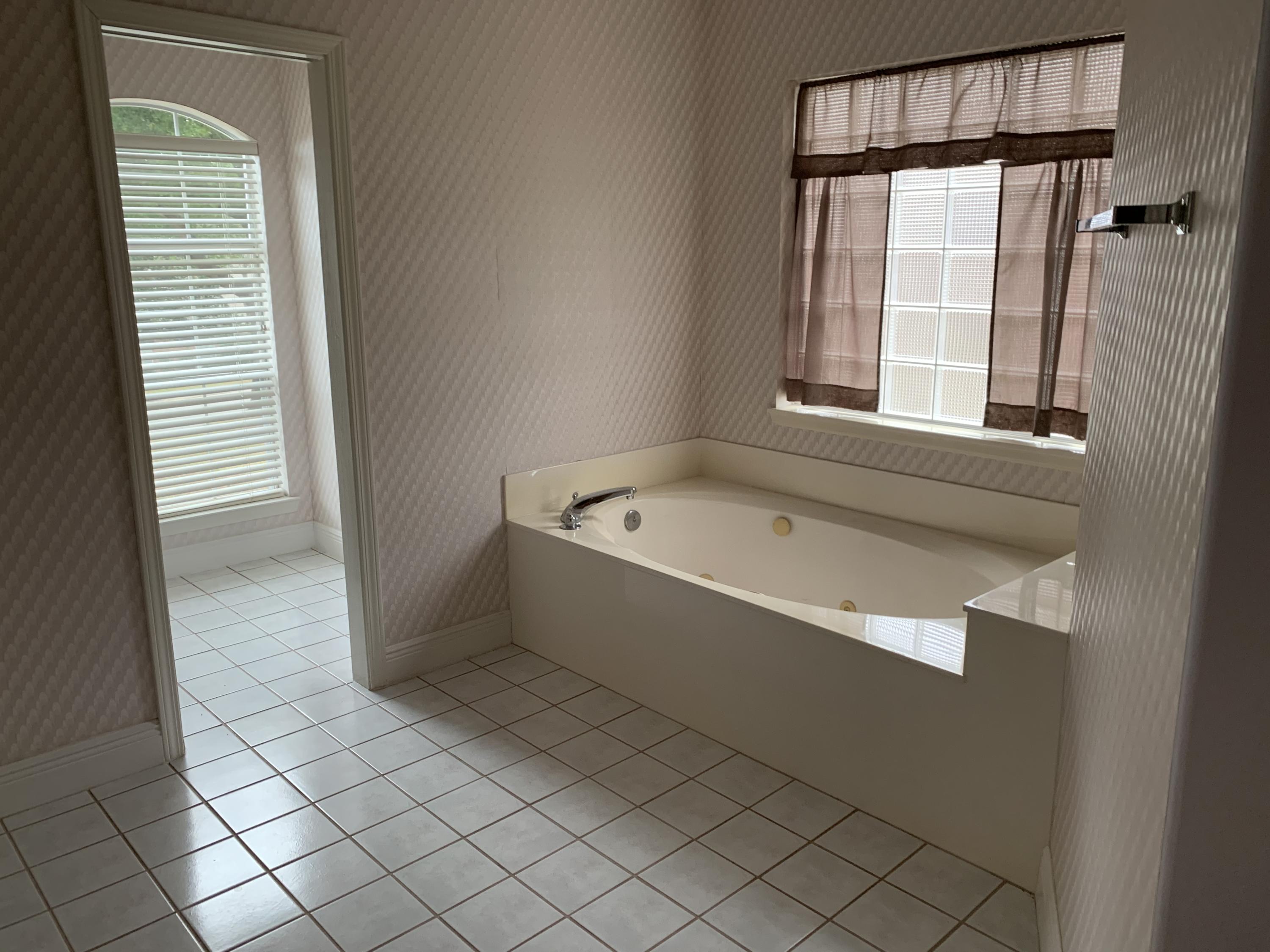 ROCKY BAYOU COUNTRY CLUB ESTATES 9 - Residential Lease