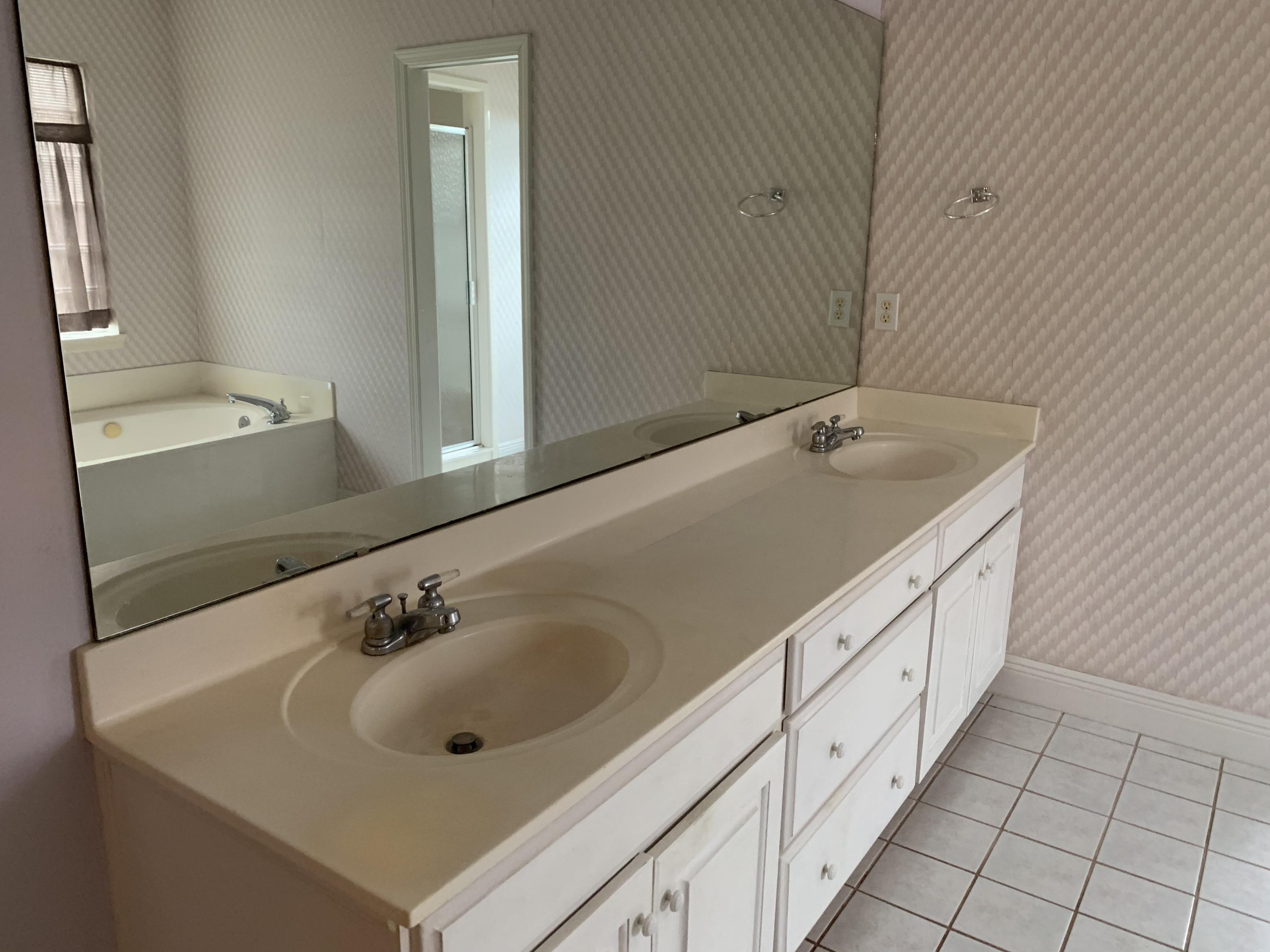 ROCKY BAYOU COUNTRY CLUB ESTATES 9 - Residential Lease