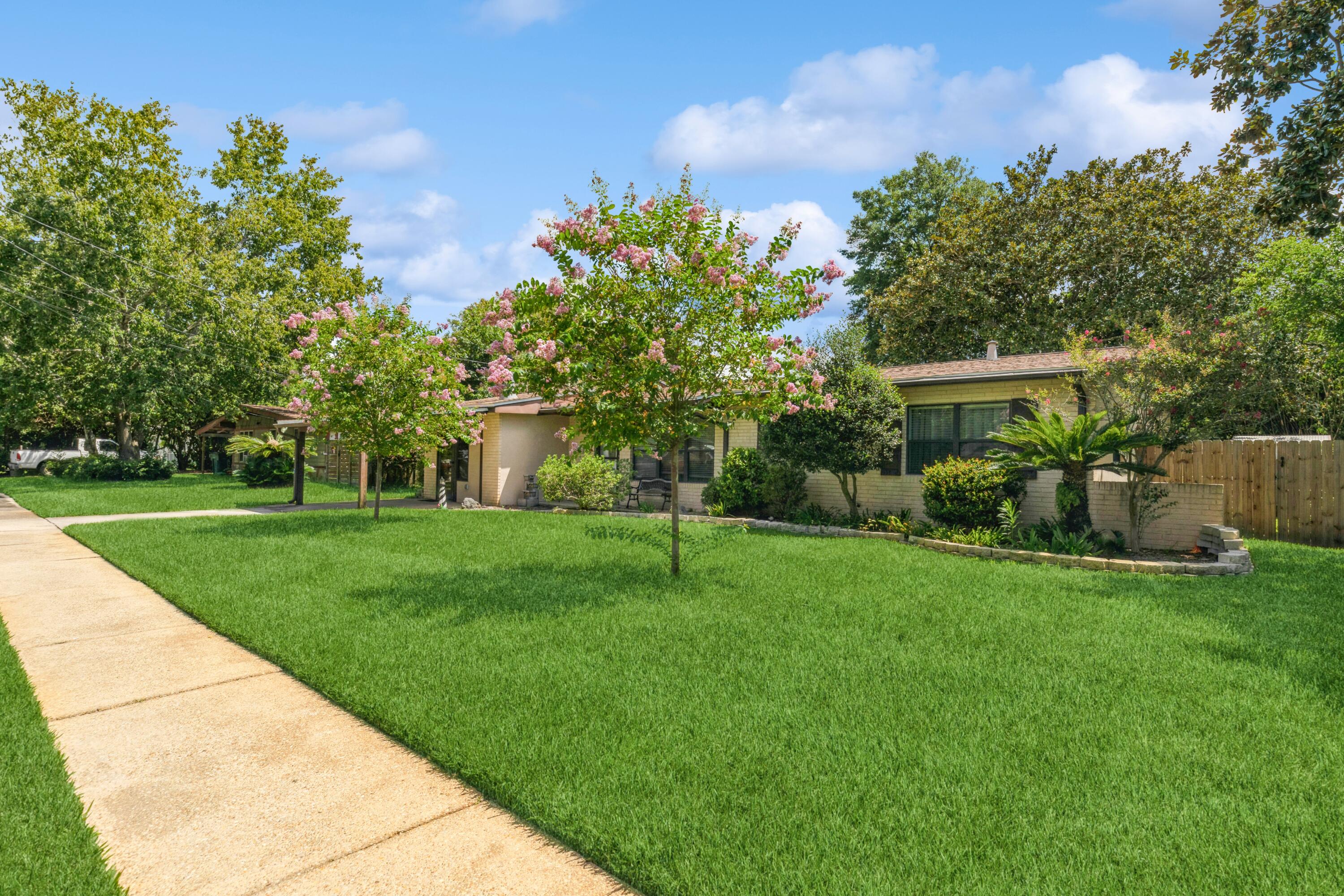 OAK TREE PARK - Residential