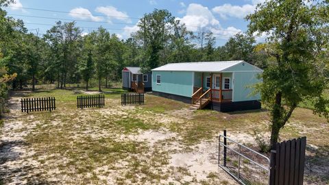 A home in DeFuniak Springs