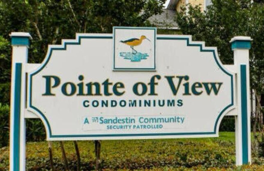 This condo is 10 minutes from the Beach as well as the Bay for water activities. It is also conveniently located by the Grand Blv for shopping, restaurants and a Movie theater.