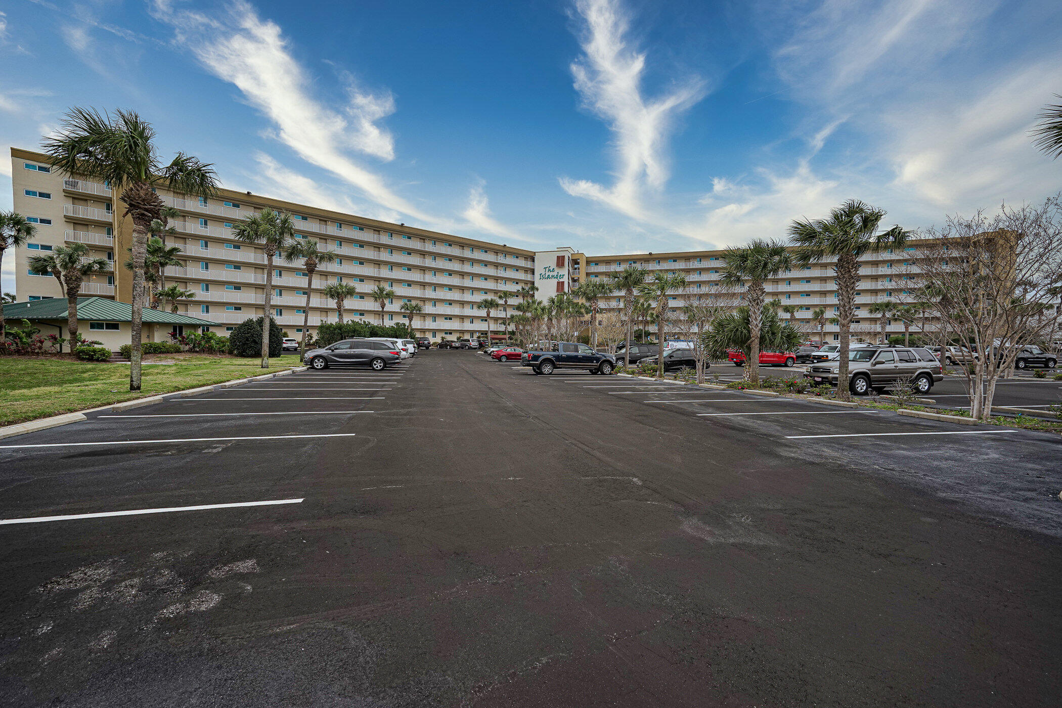 ISLANDER CONDO - Residential