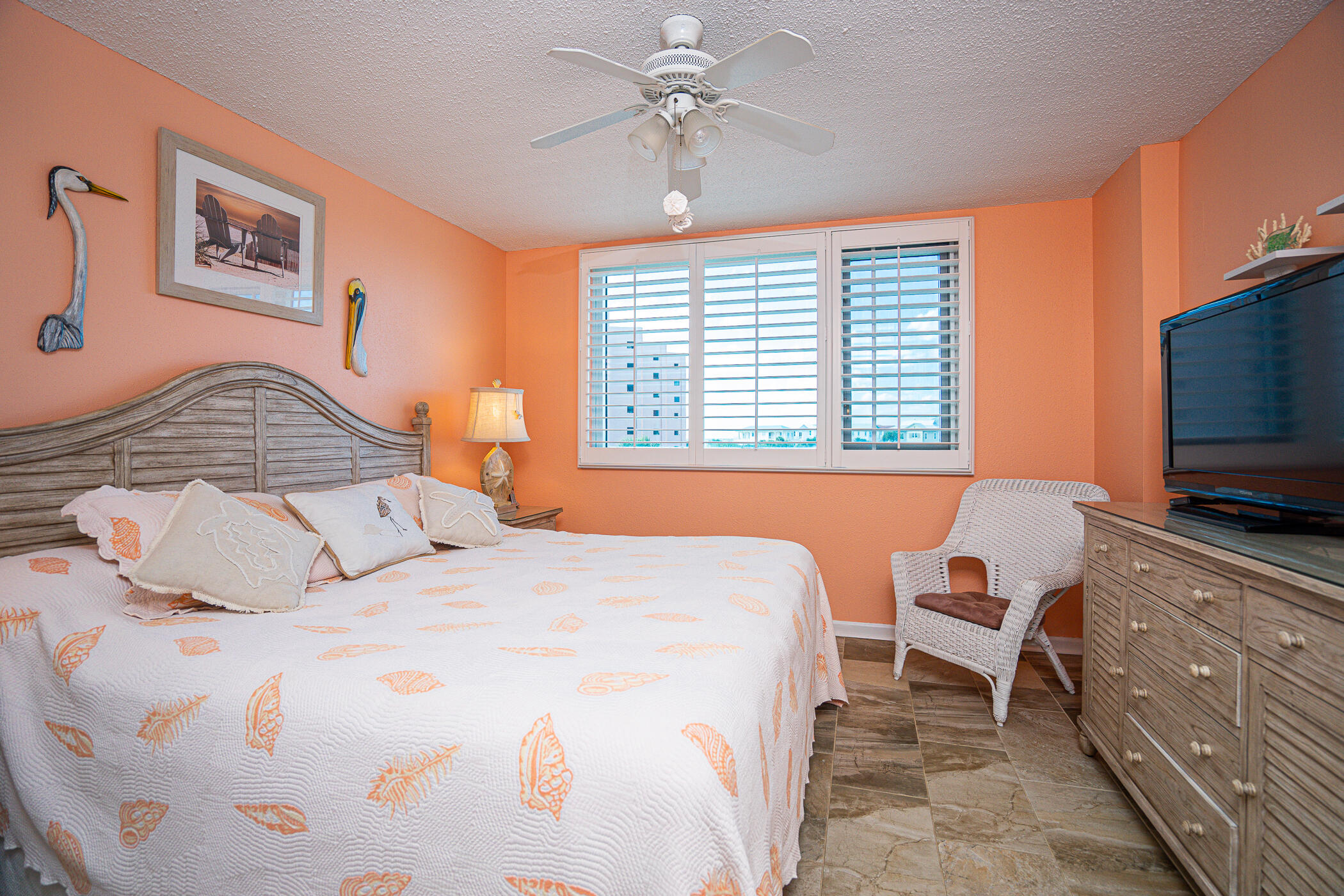 ISLANDER CONDO - Residential