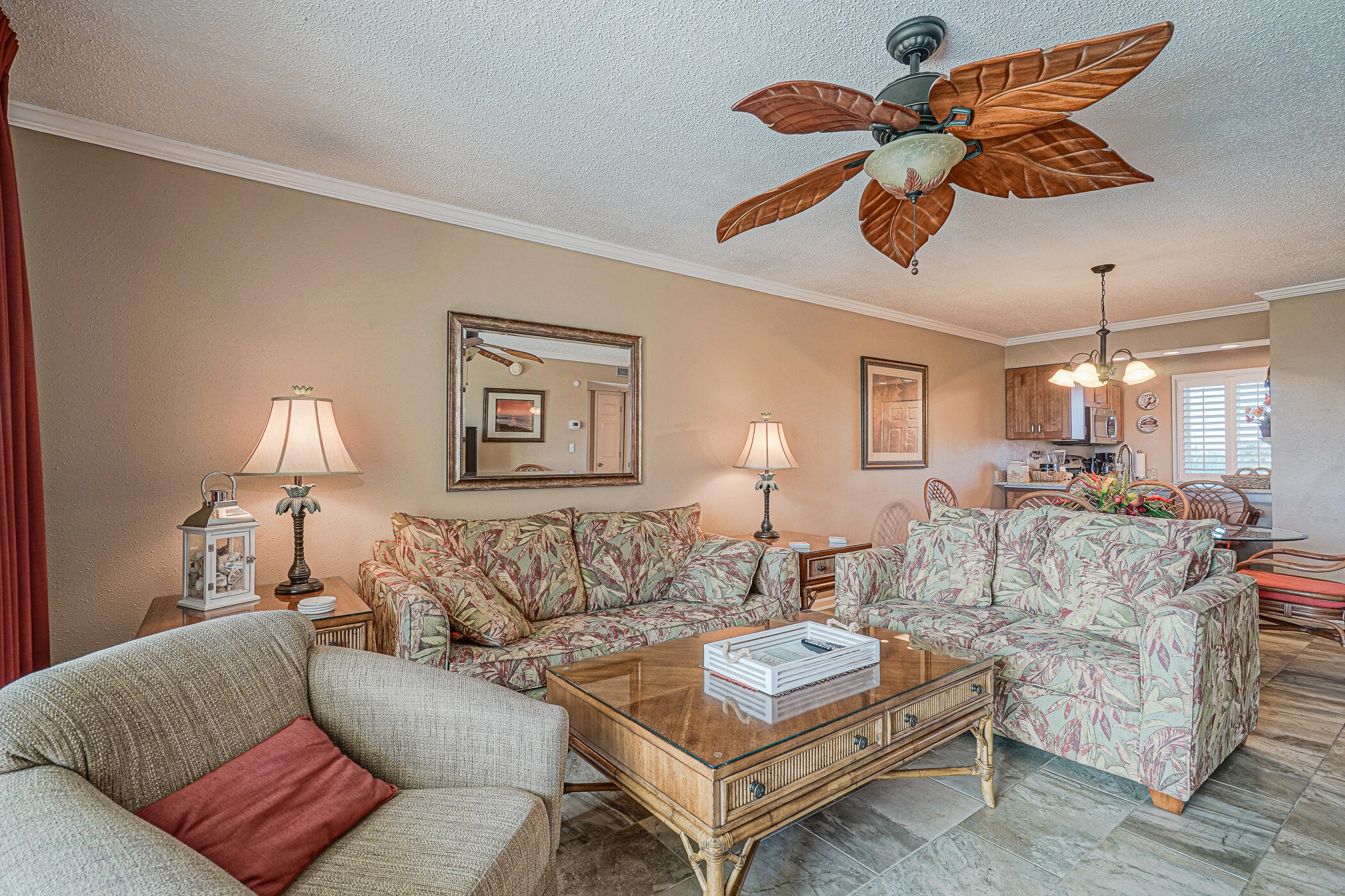 ISLANDER CONDO - Residential