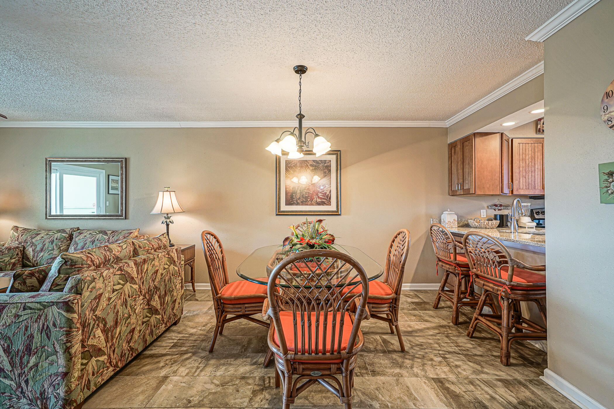 ISLANDER CONDO - Residential