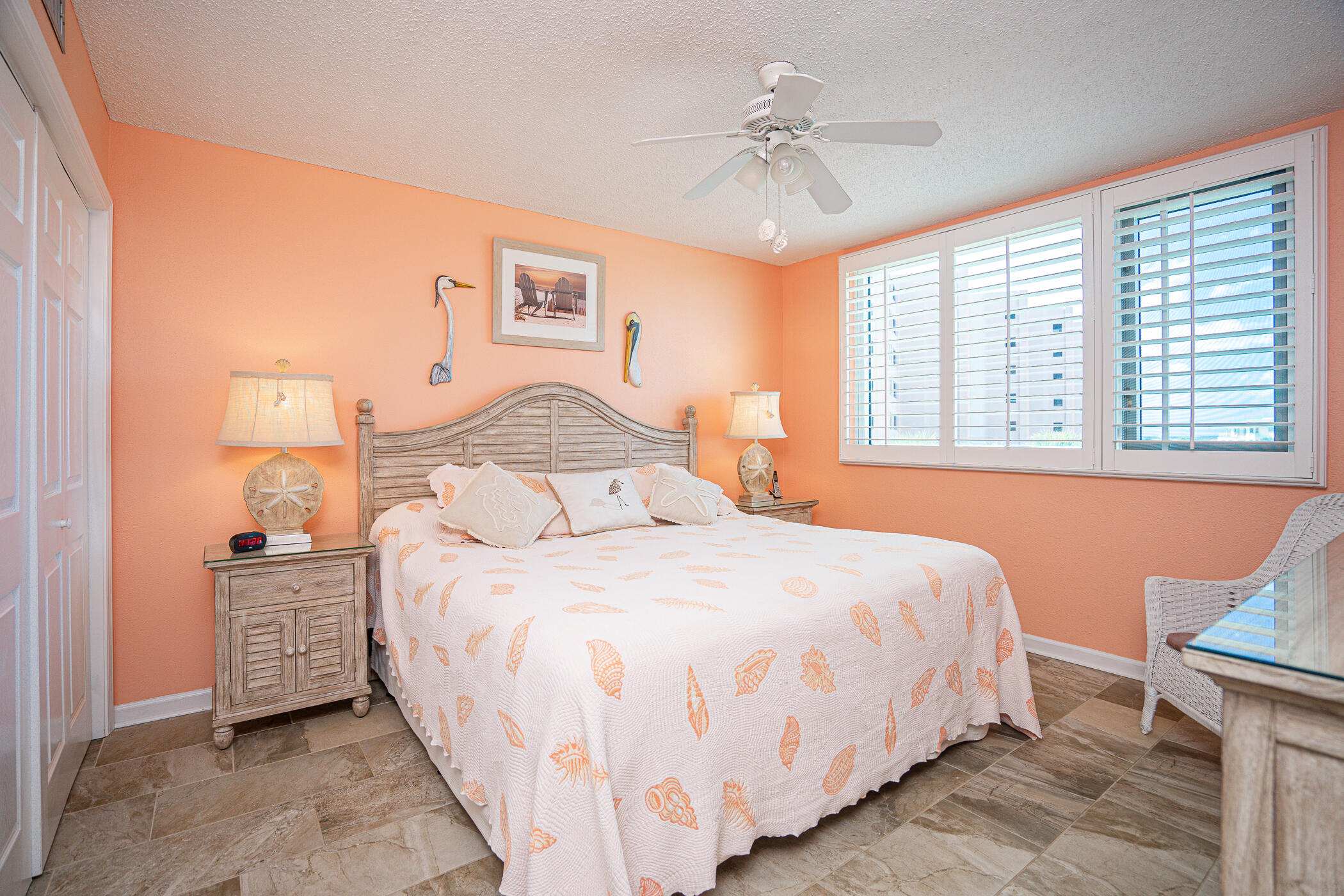 ISLANDER CONDO - Residential