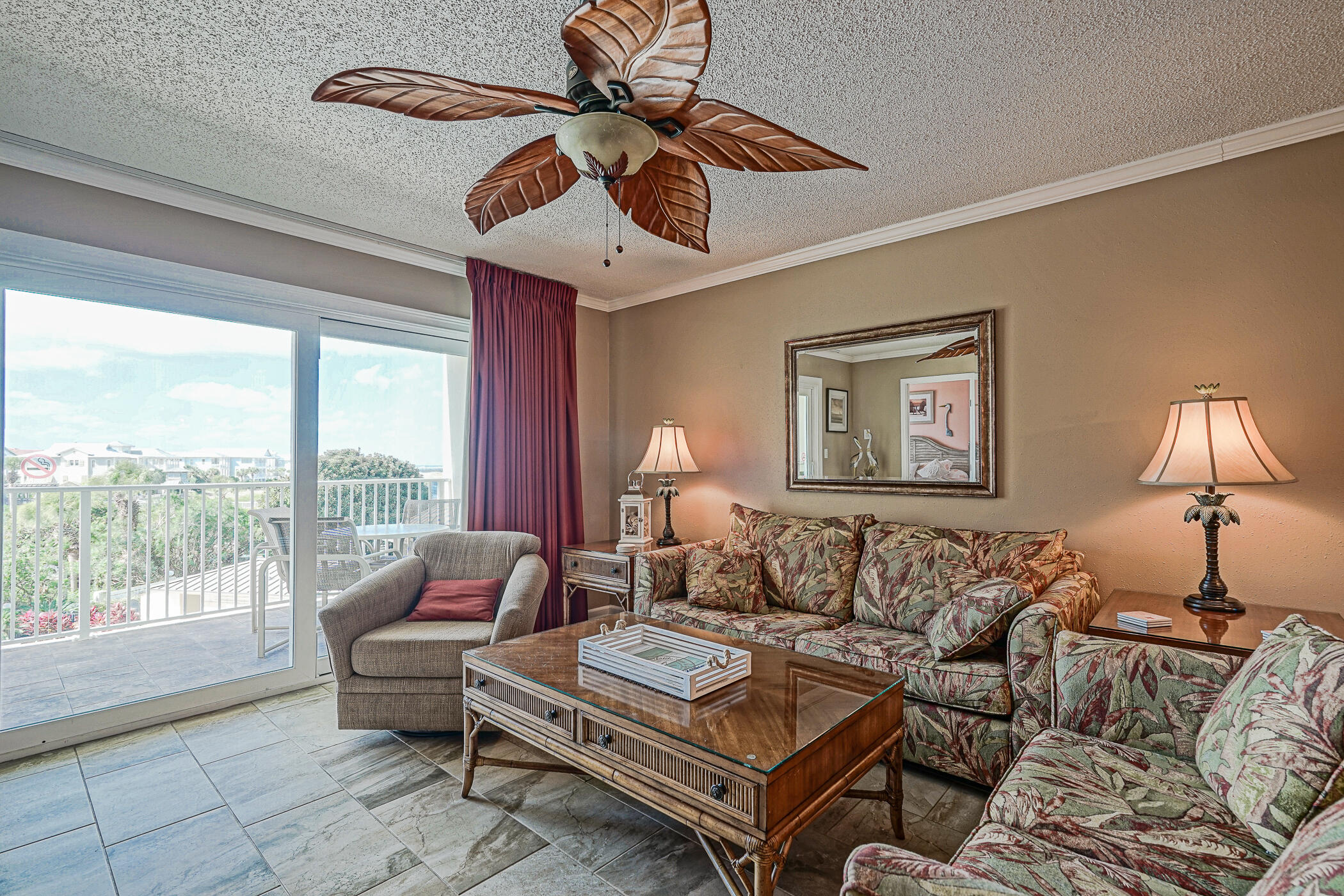 ISLANDER CONDO - Residential