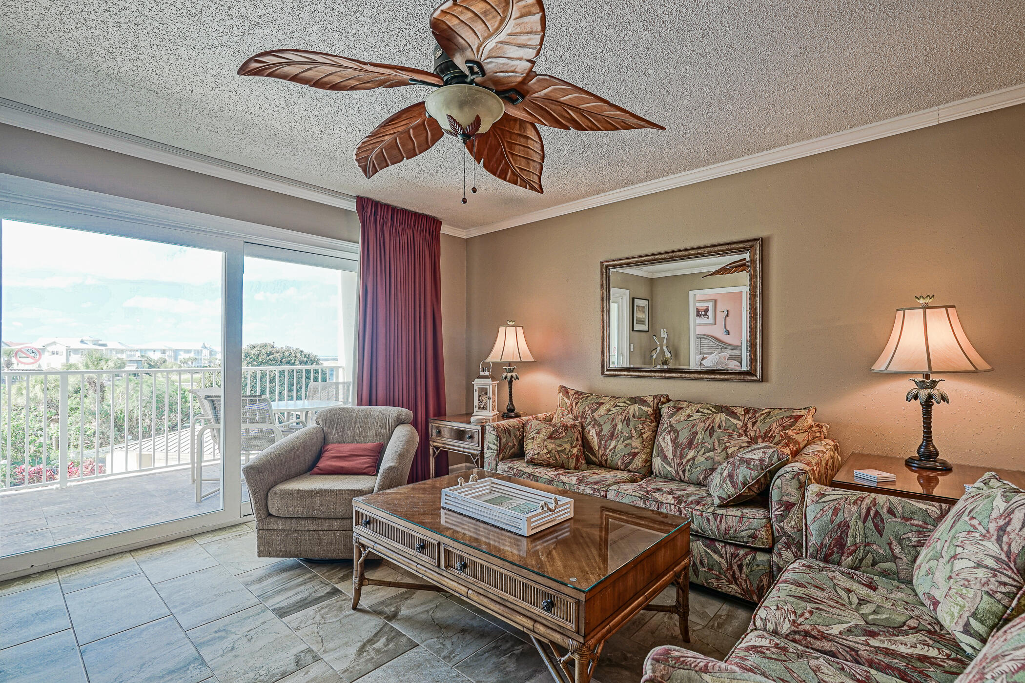 ISLANDER CONDO - Residential