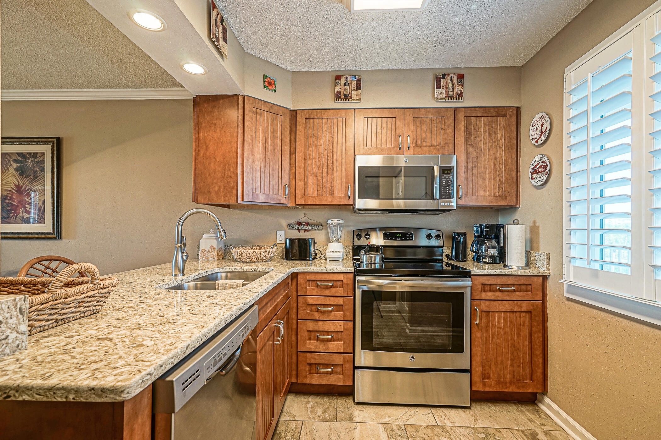 ISLANDER CONDO - Residential