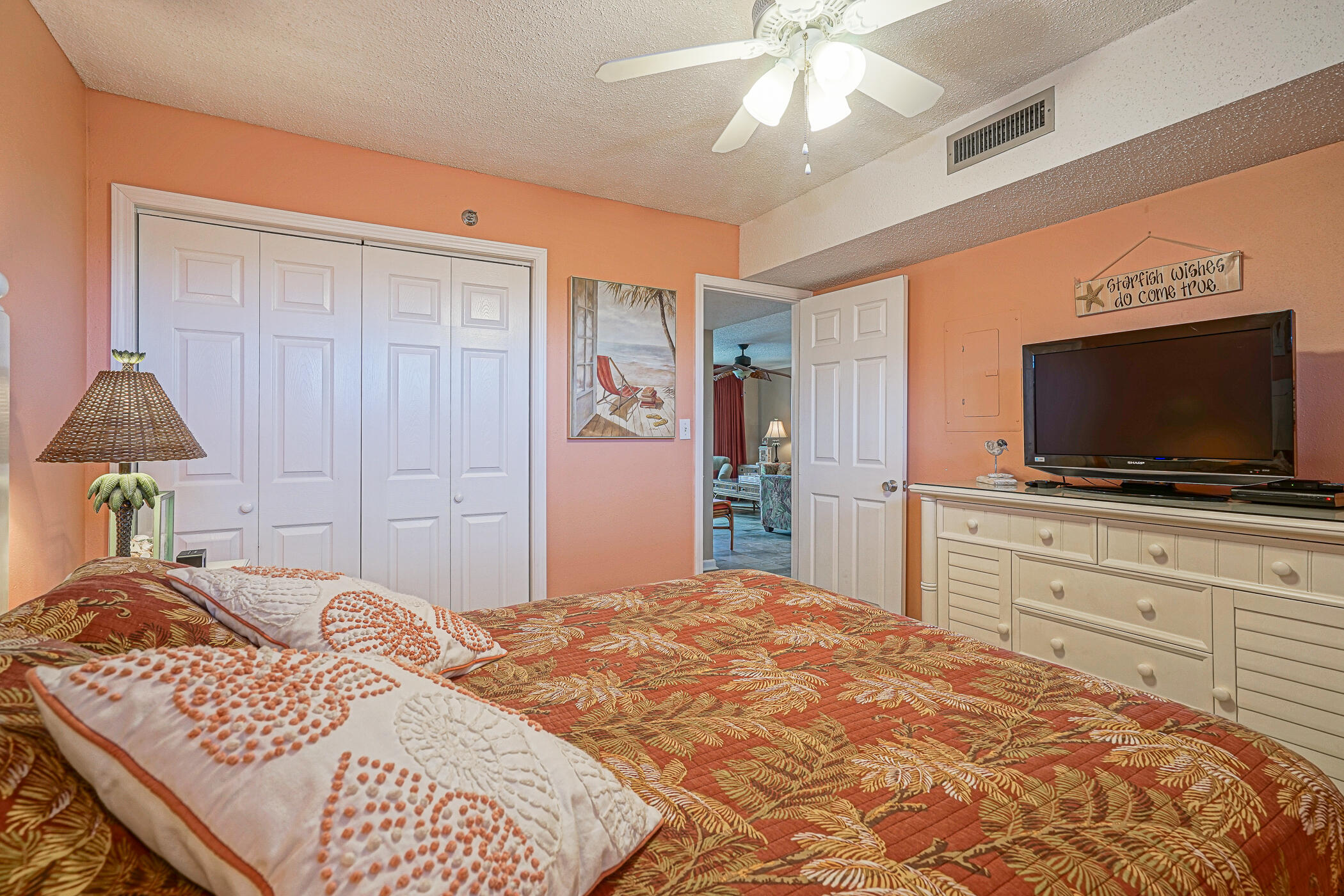 ISLANDER CONDO - Residential