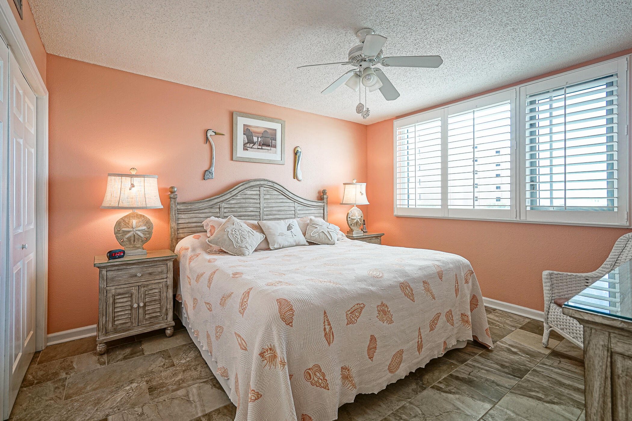 ISLANDER CONDO - Residential