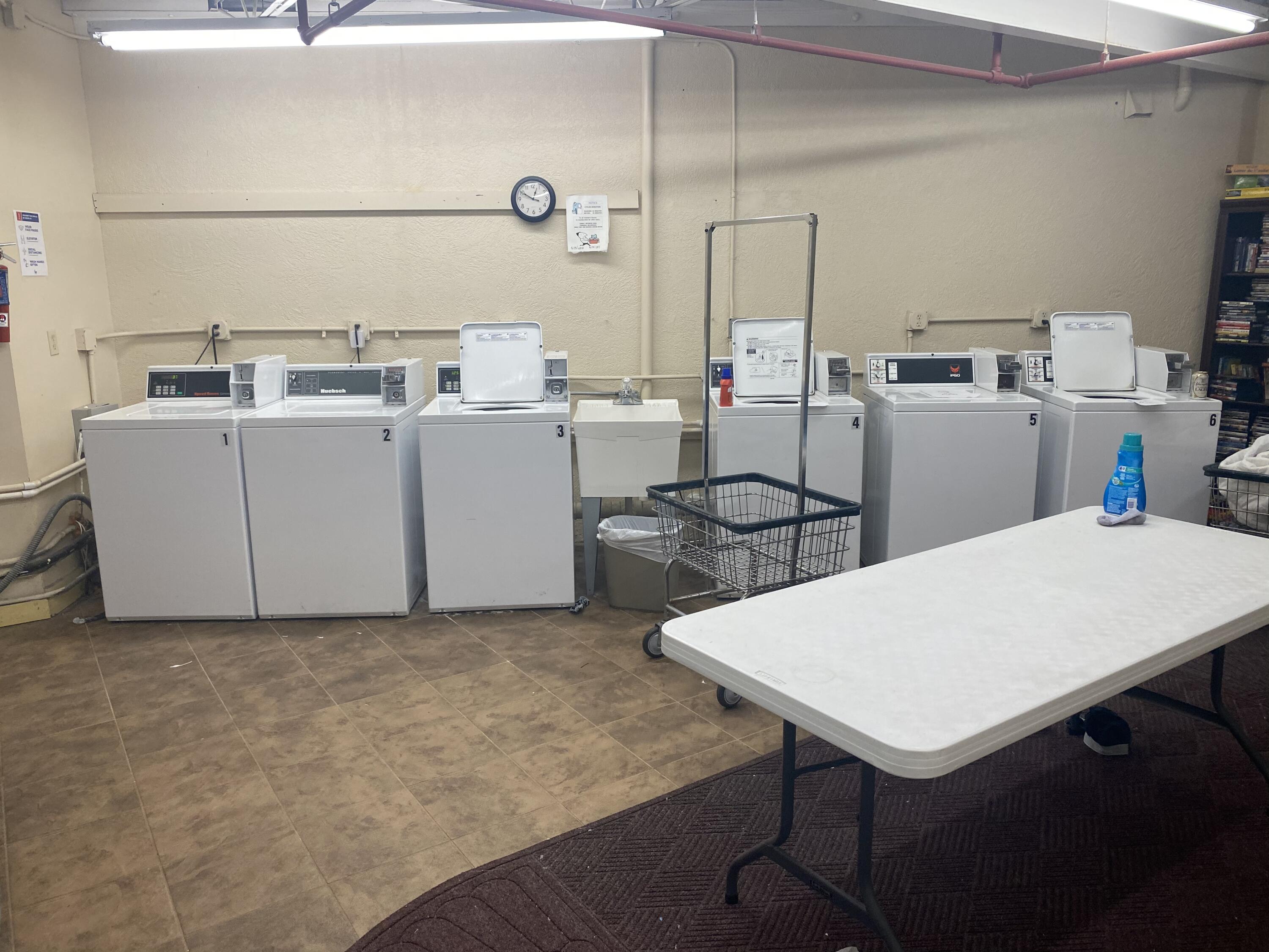 ISLANDER CONDO - Residential