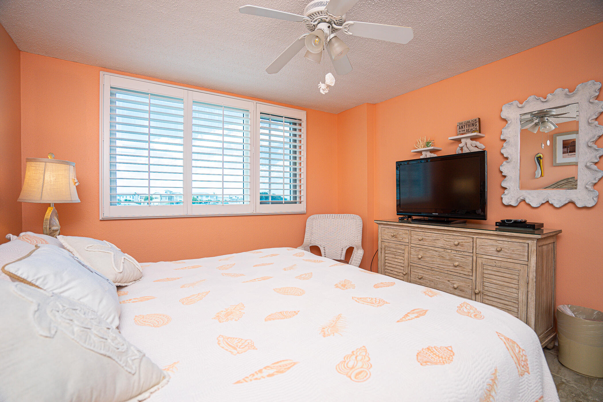 ISLANDER CONDO - Residential