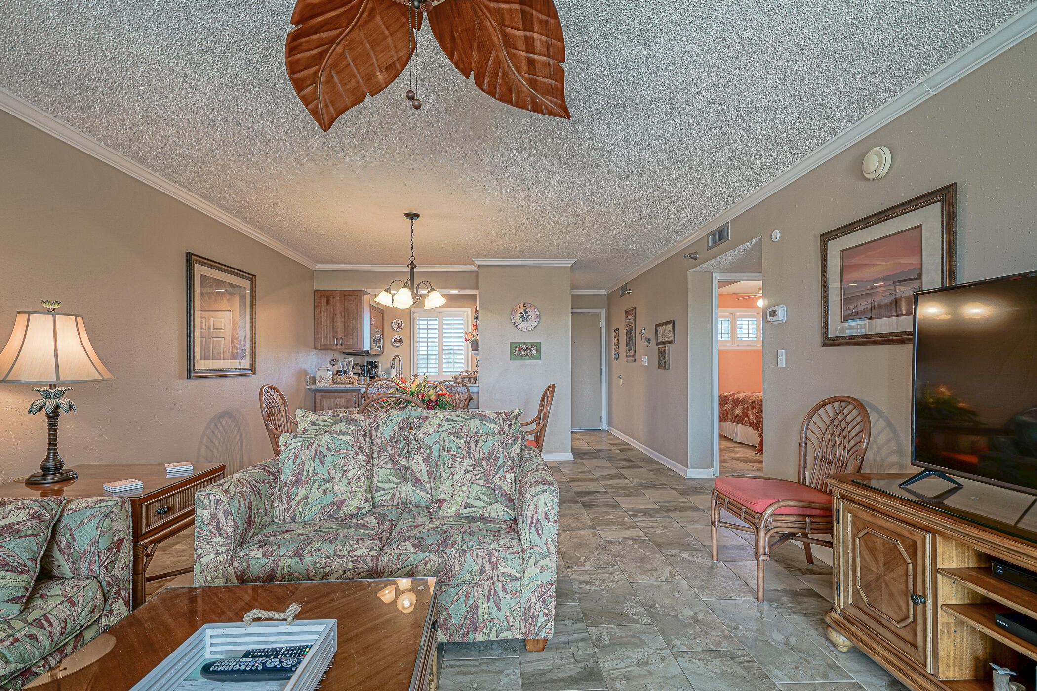 ISLANDER CONDO - Residential