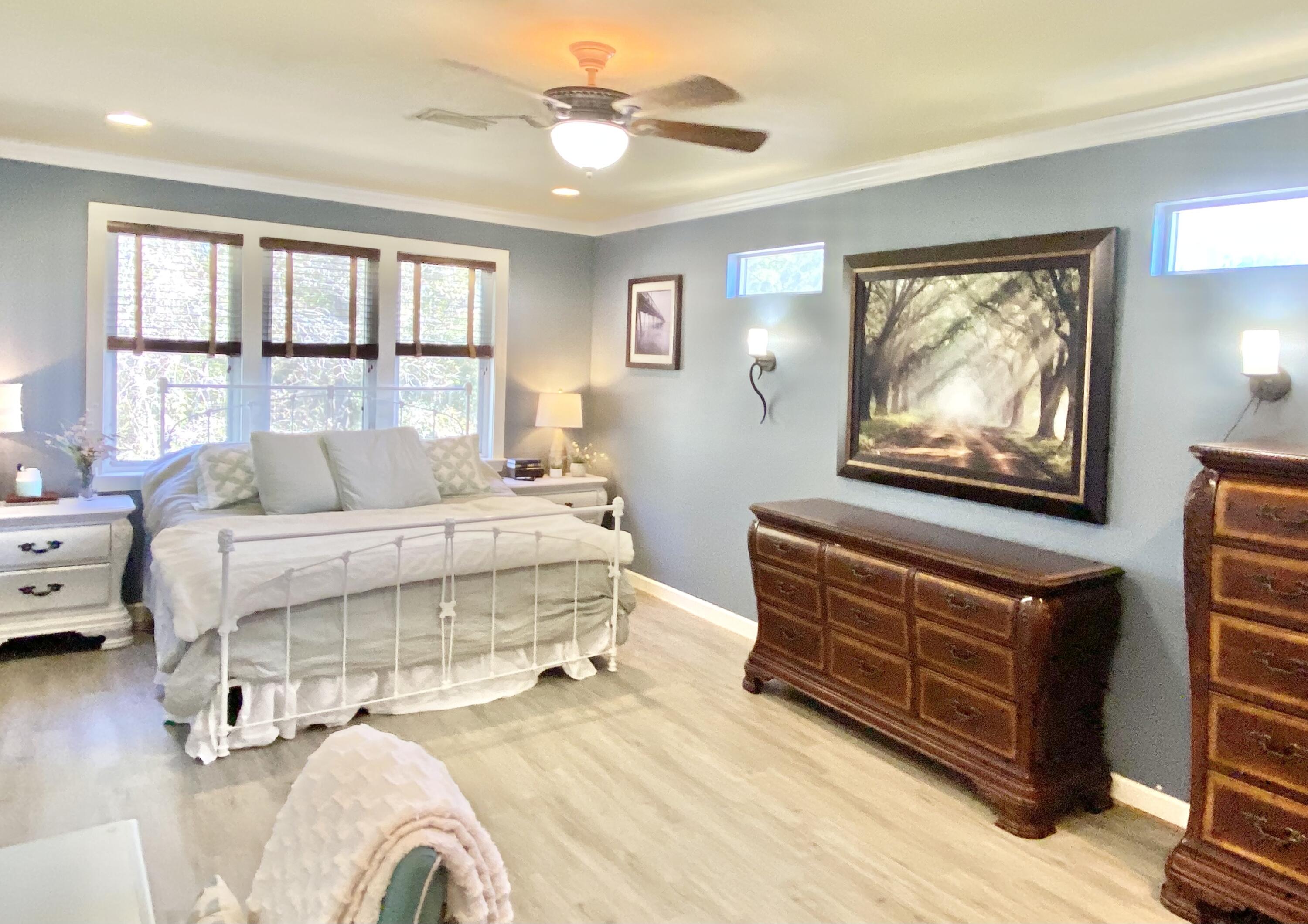 CRYSTAL LAKE - Residential