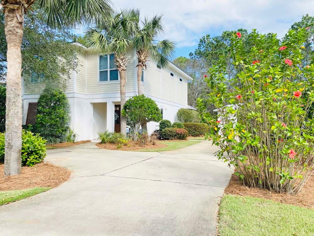 CRYSTAL LAKE - Residential