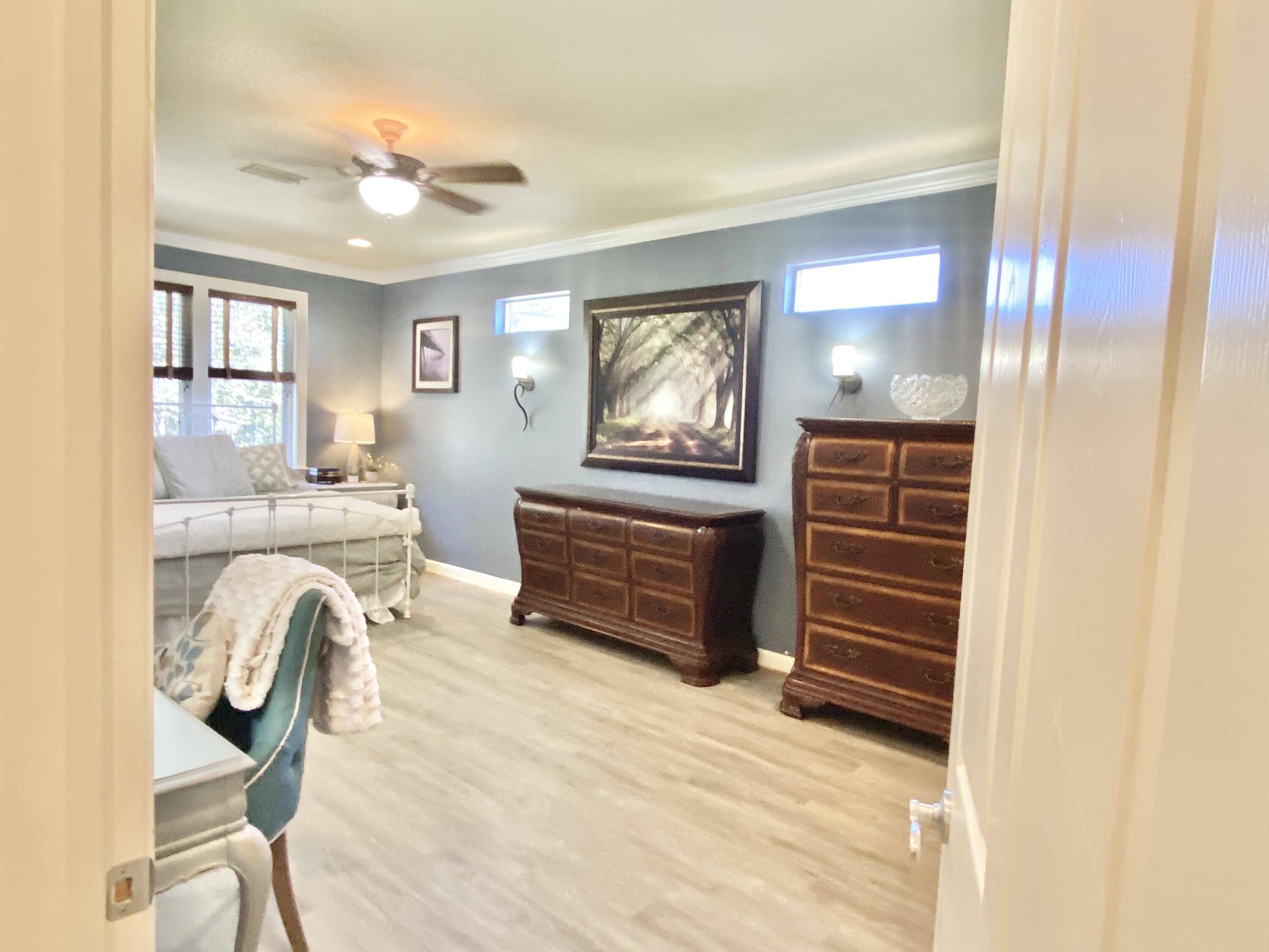 CRYSTAL LAKE - Residential