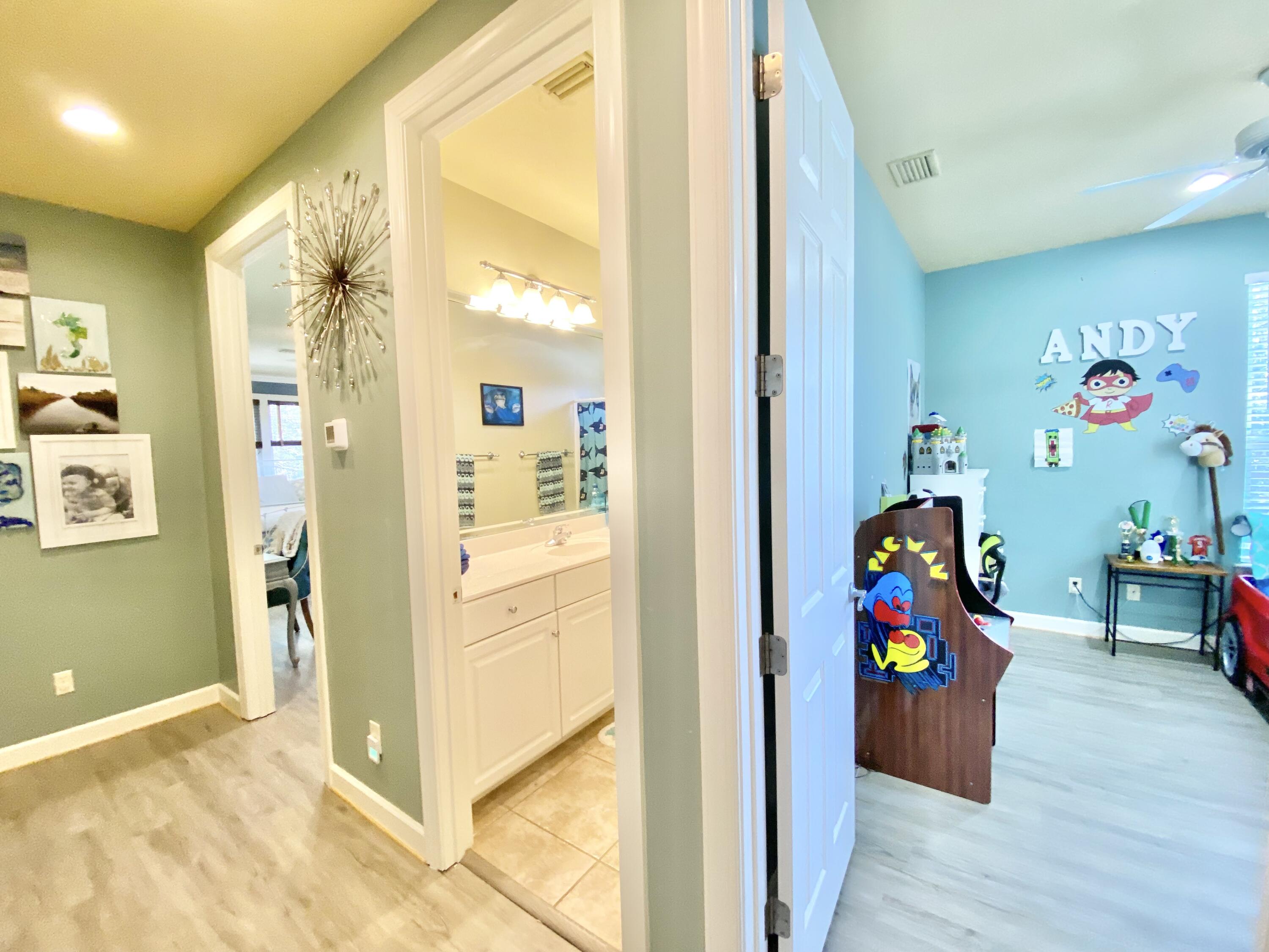 CRYSTAL LAKE - Residential