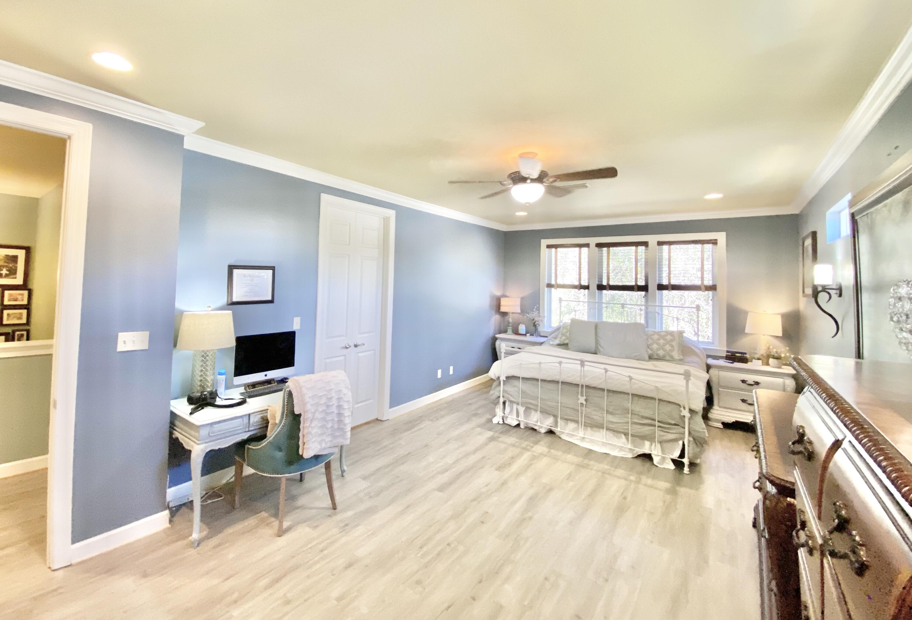 CRYSTAL LAKE - Residential