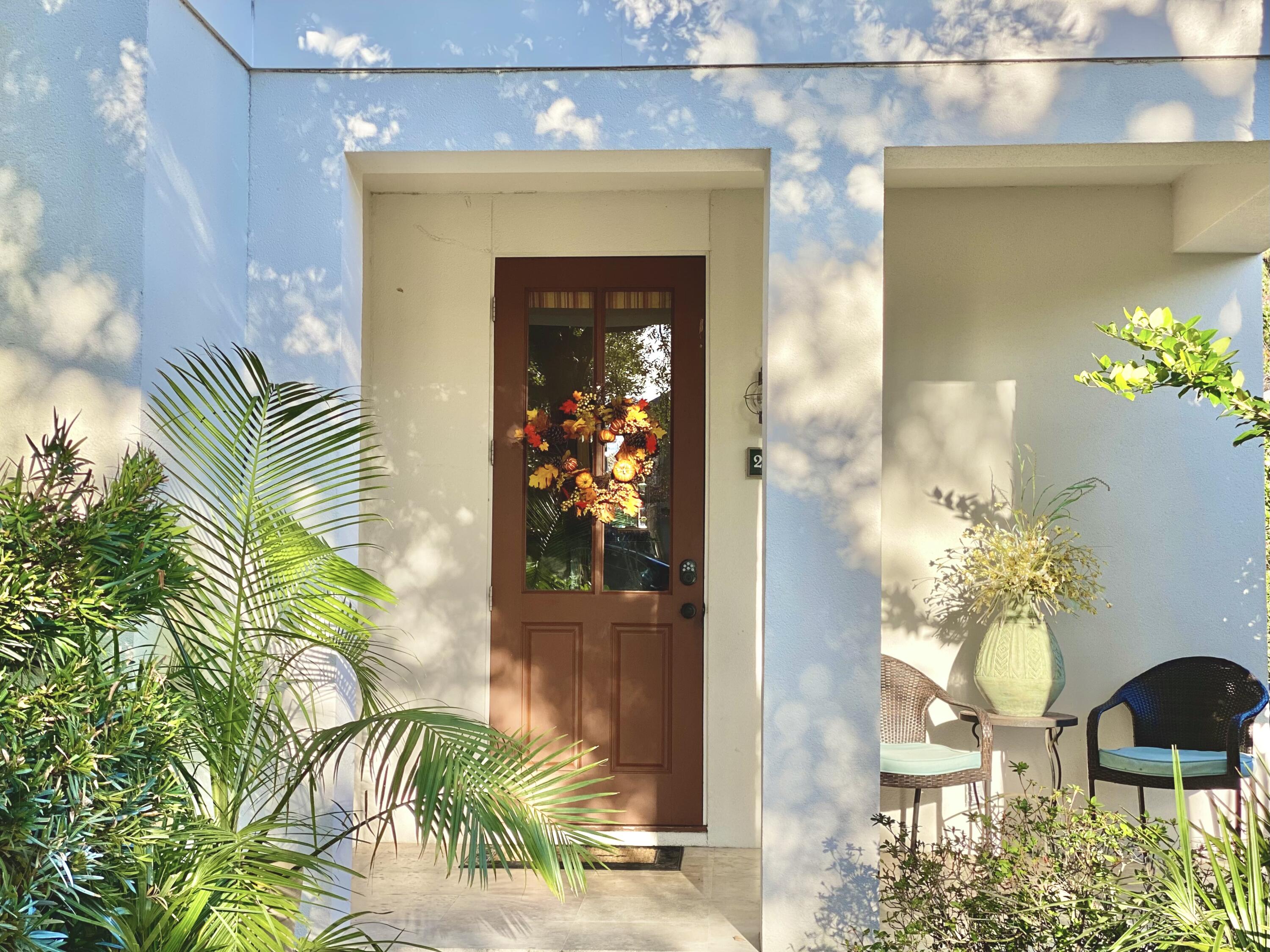 CRYSTAL LAKE - Residential