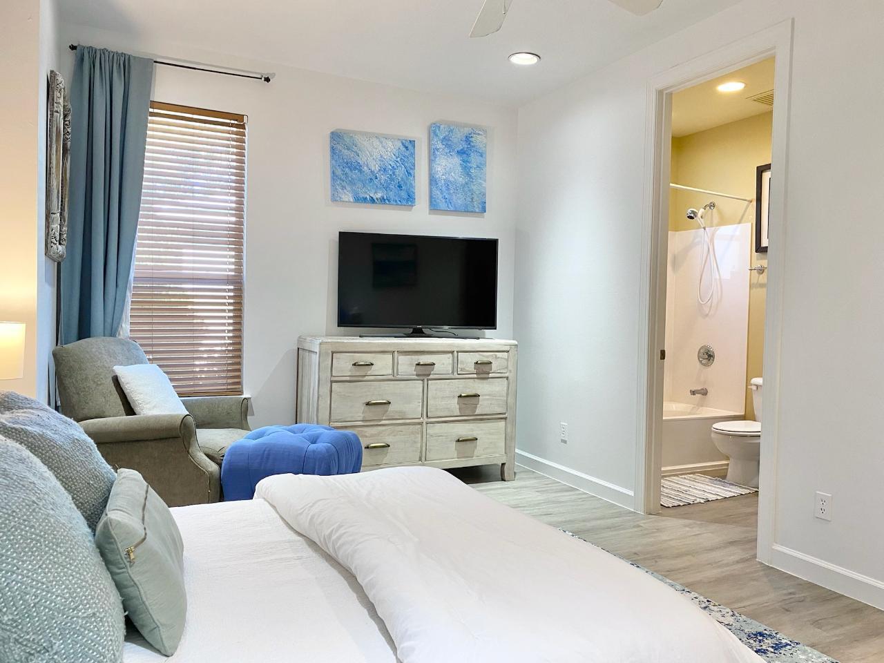 CRYSTAL LAKE - Residential