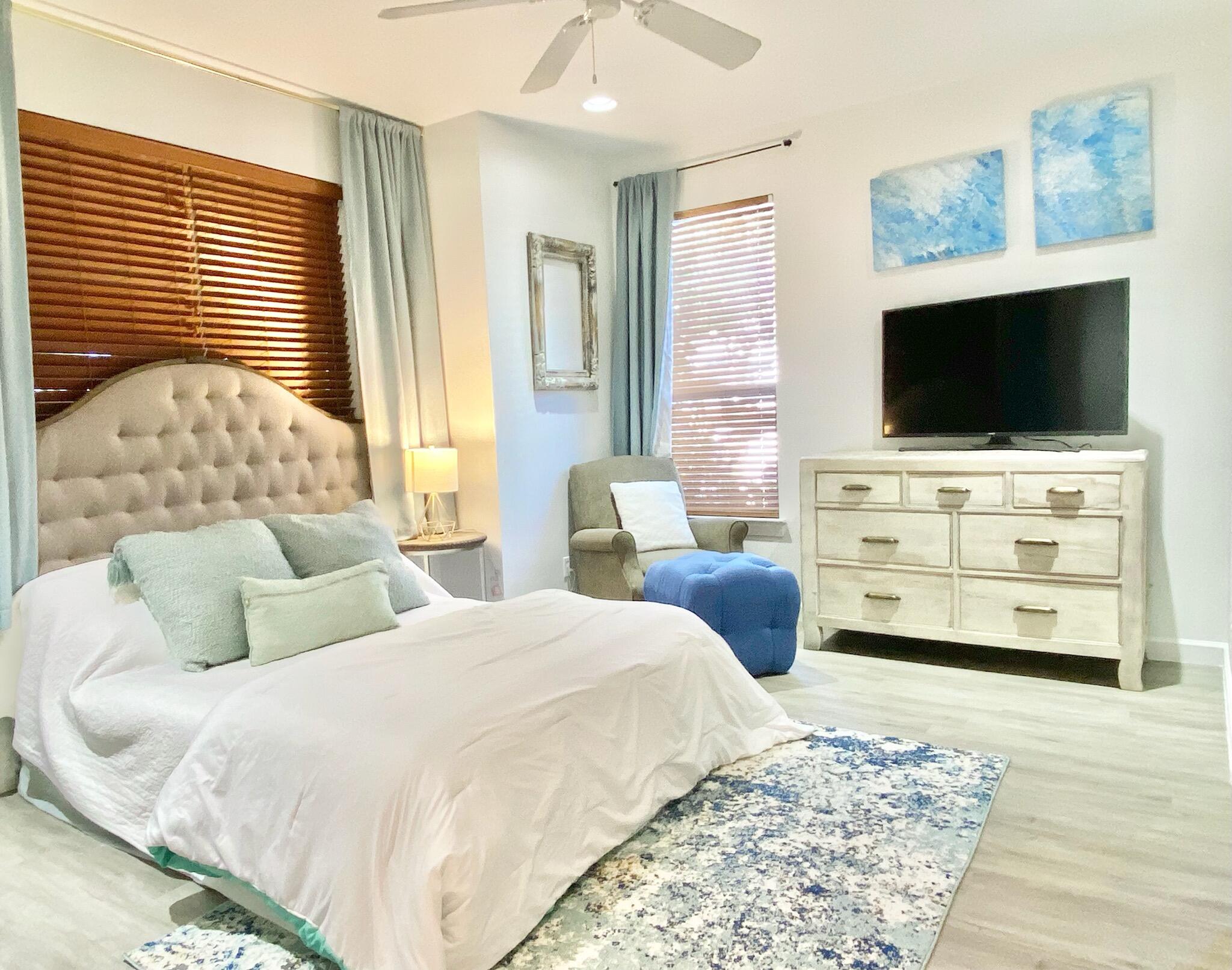 CRYSTAL LAKE - Residential