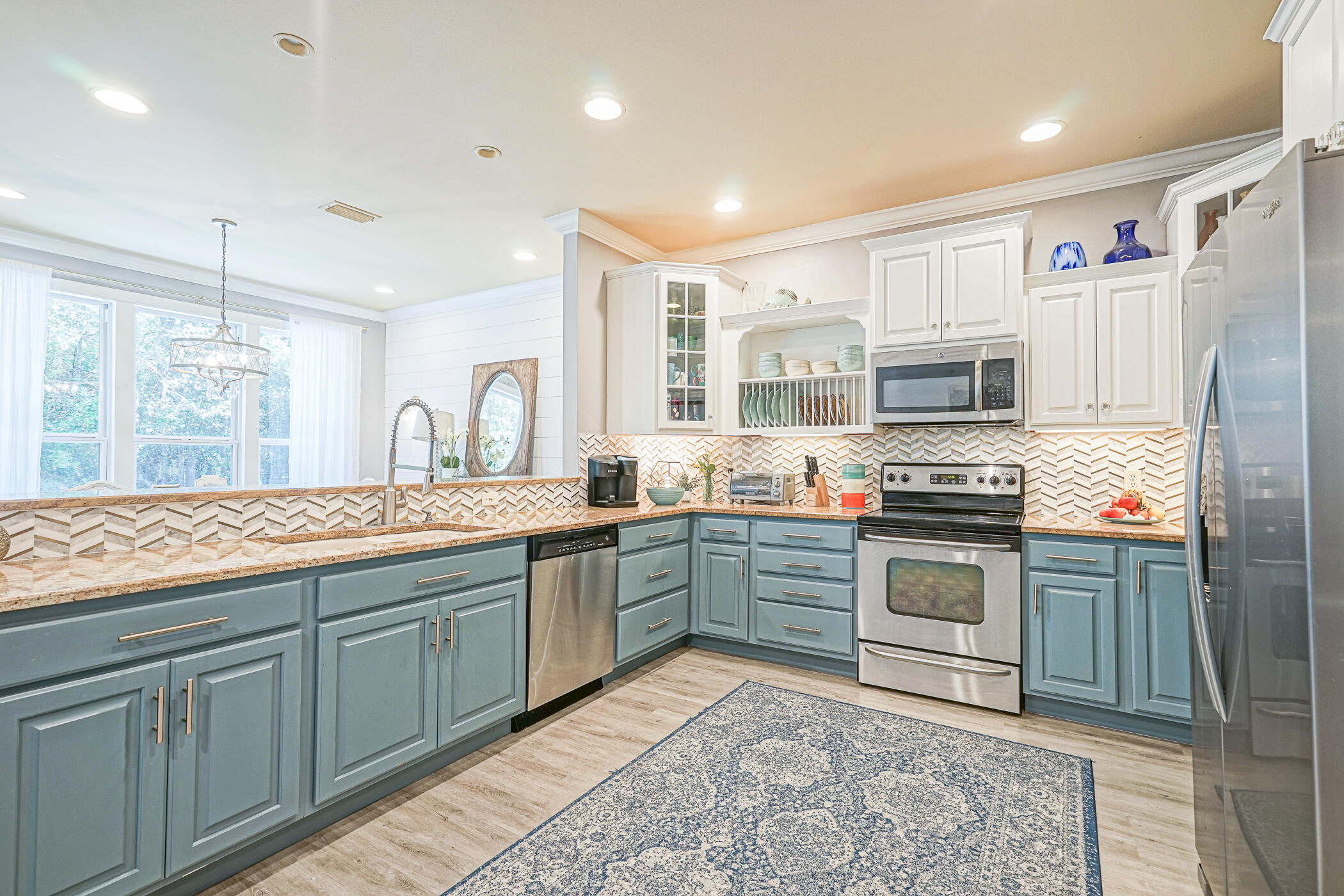 CRYSTAL LAKE - Residential