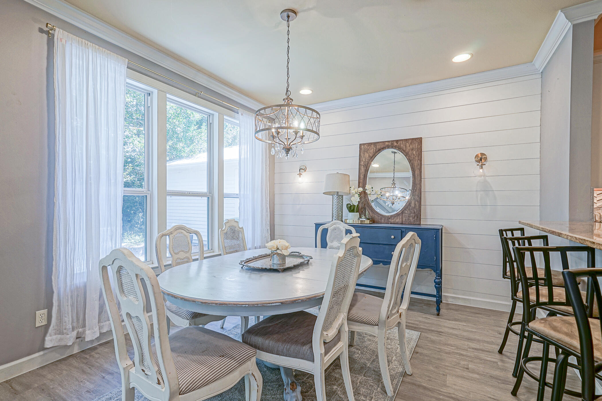 CRYSTAL LAKE - Residential