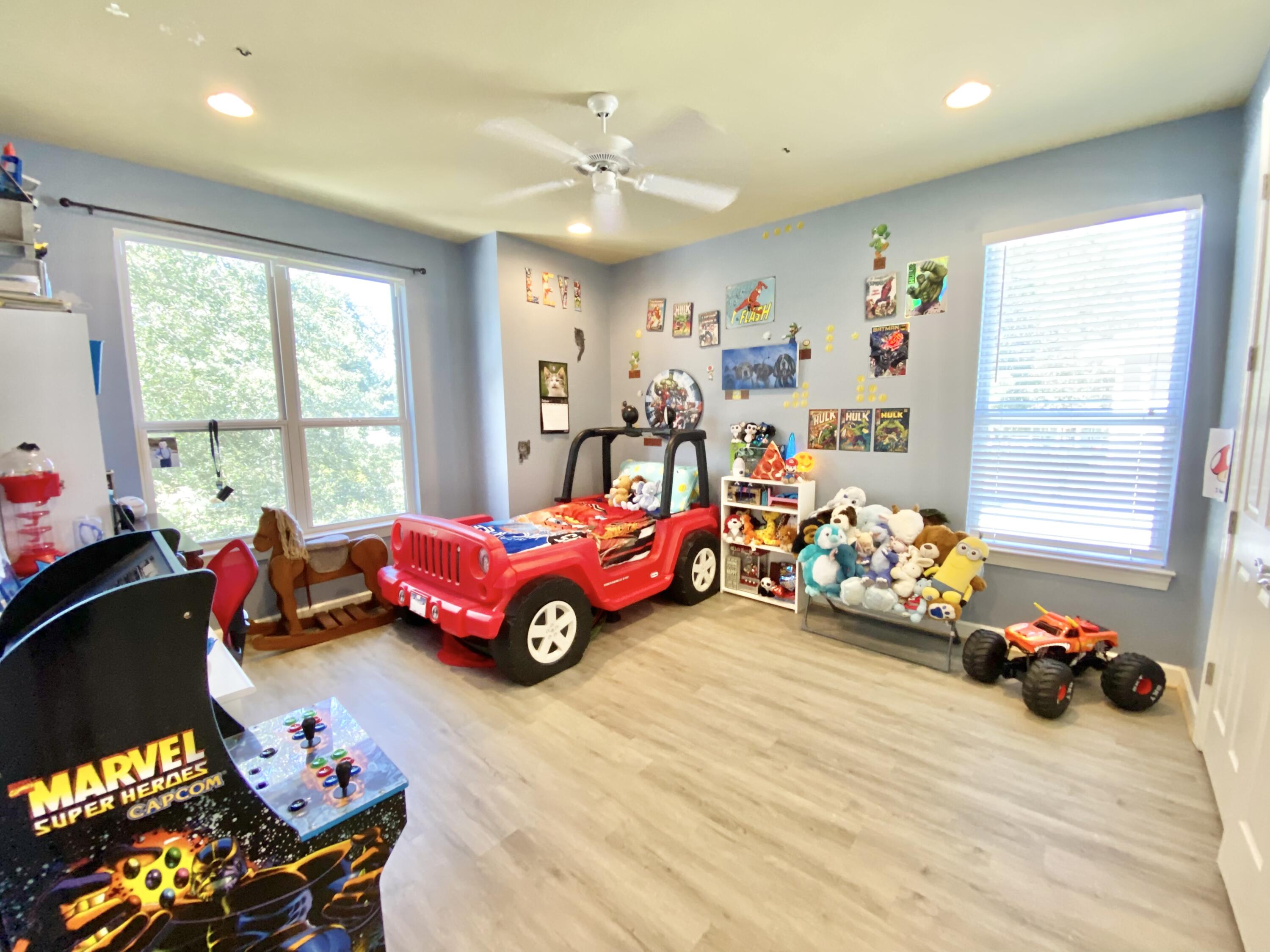 CRYSTAL LAKE - Residential