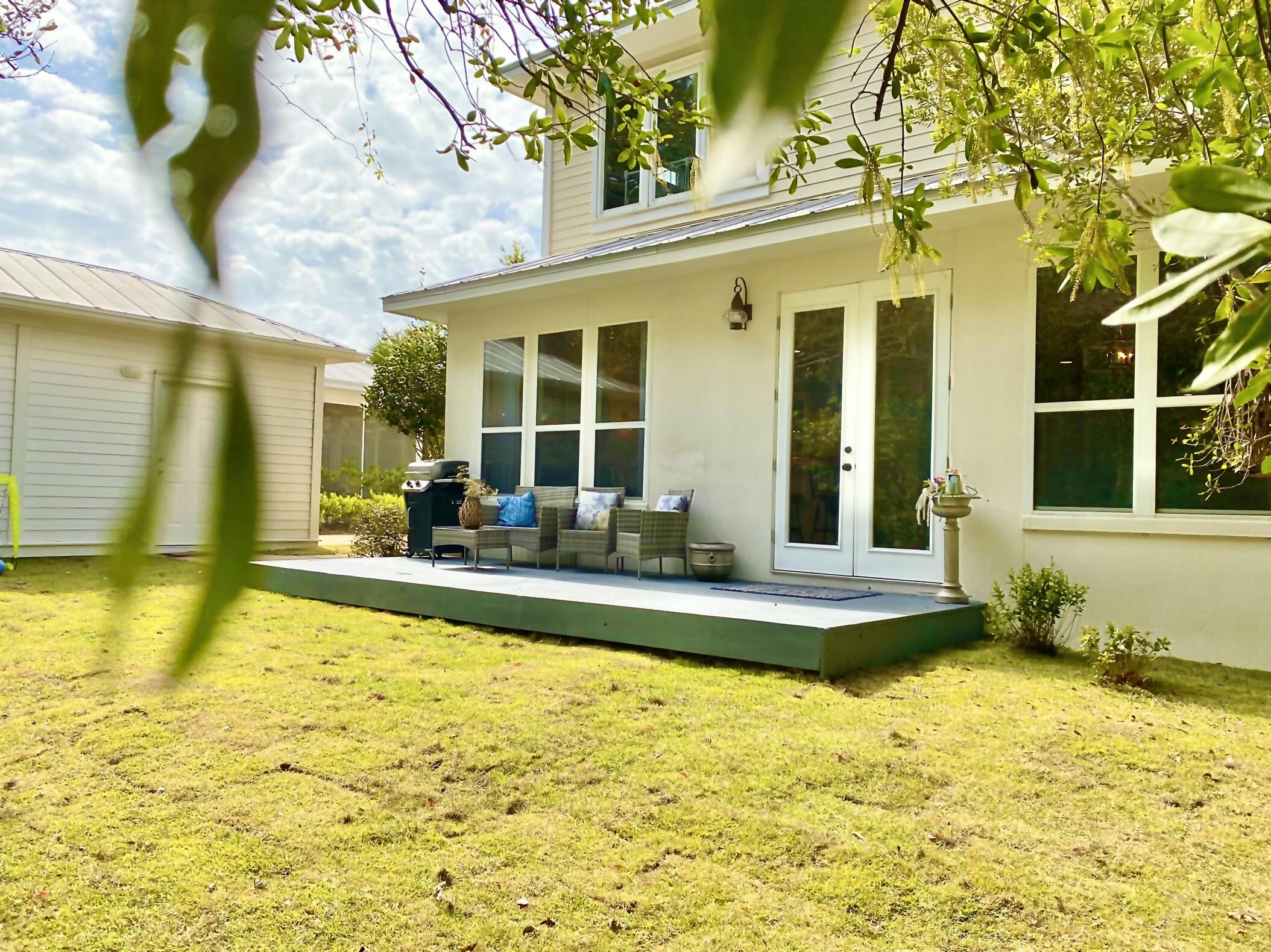 CRYSTAL LAKE - Residential