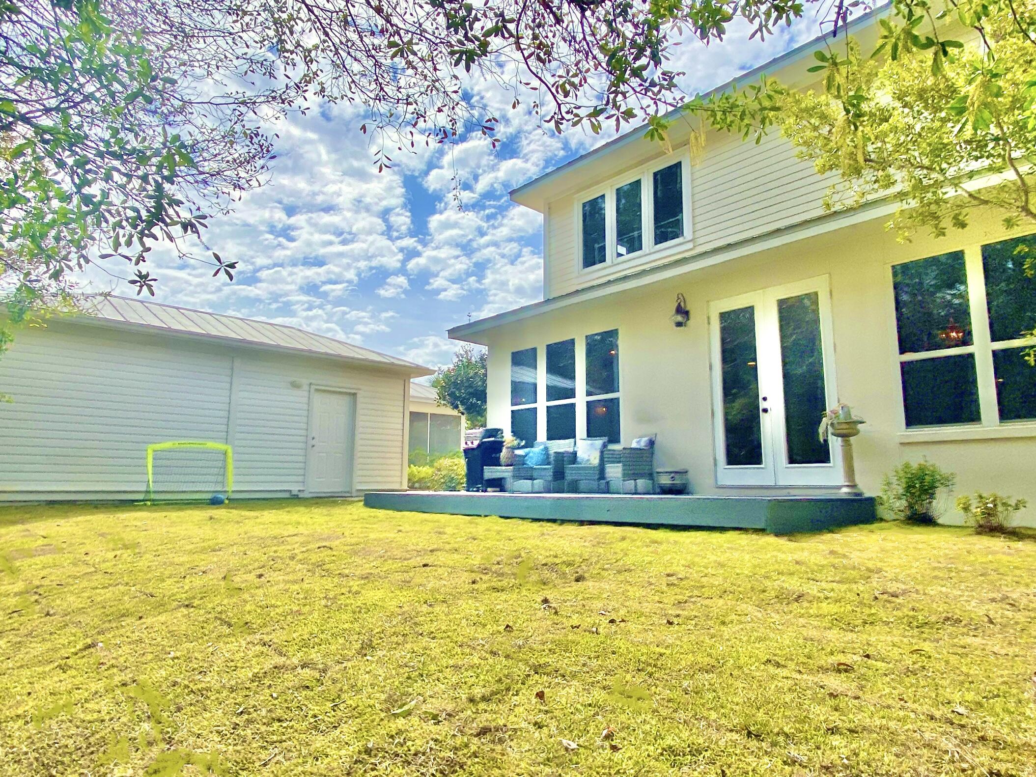 CRYSTAL LAKE - Residential