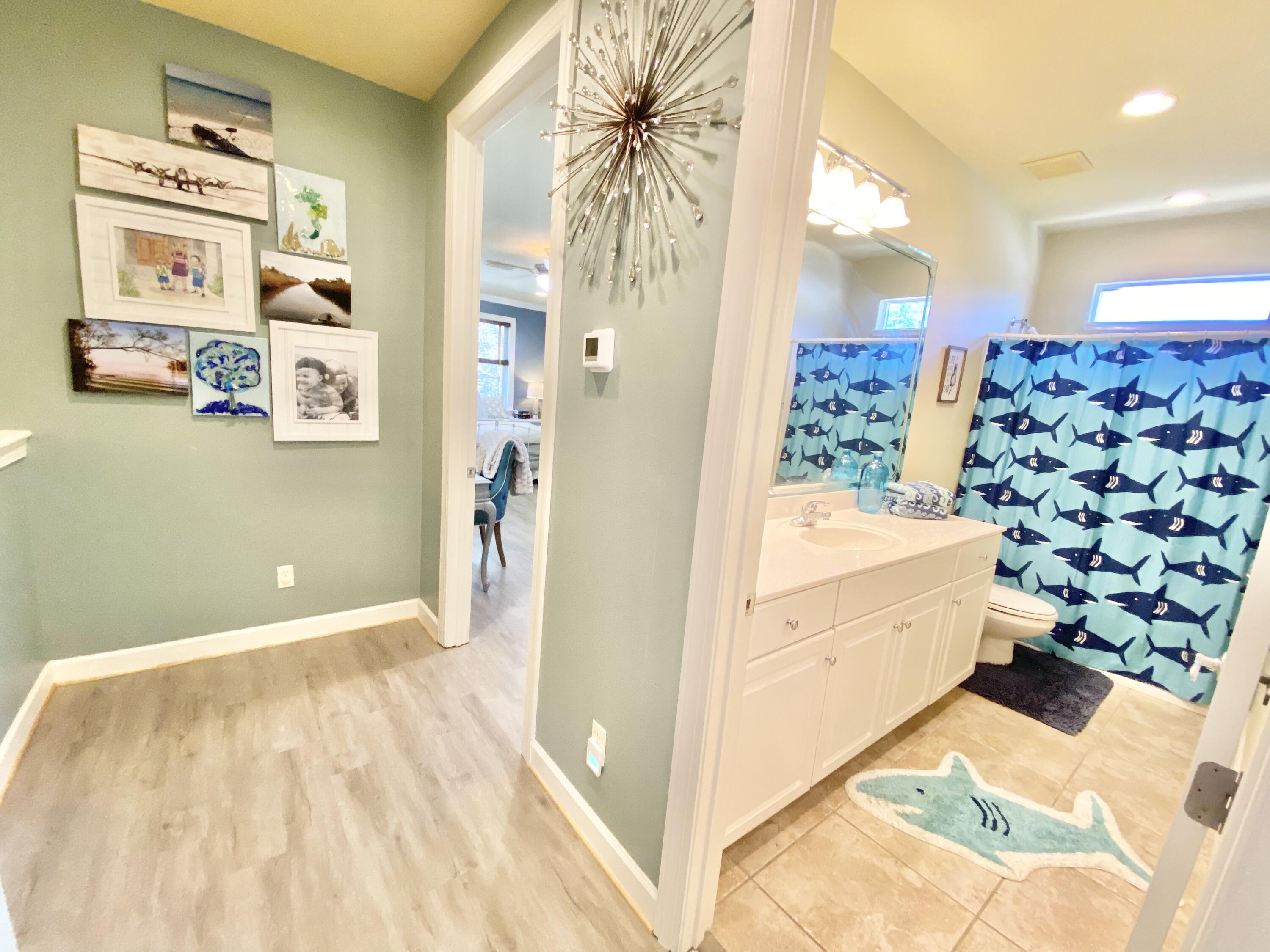 CRYSTAL LAKE - Residential