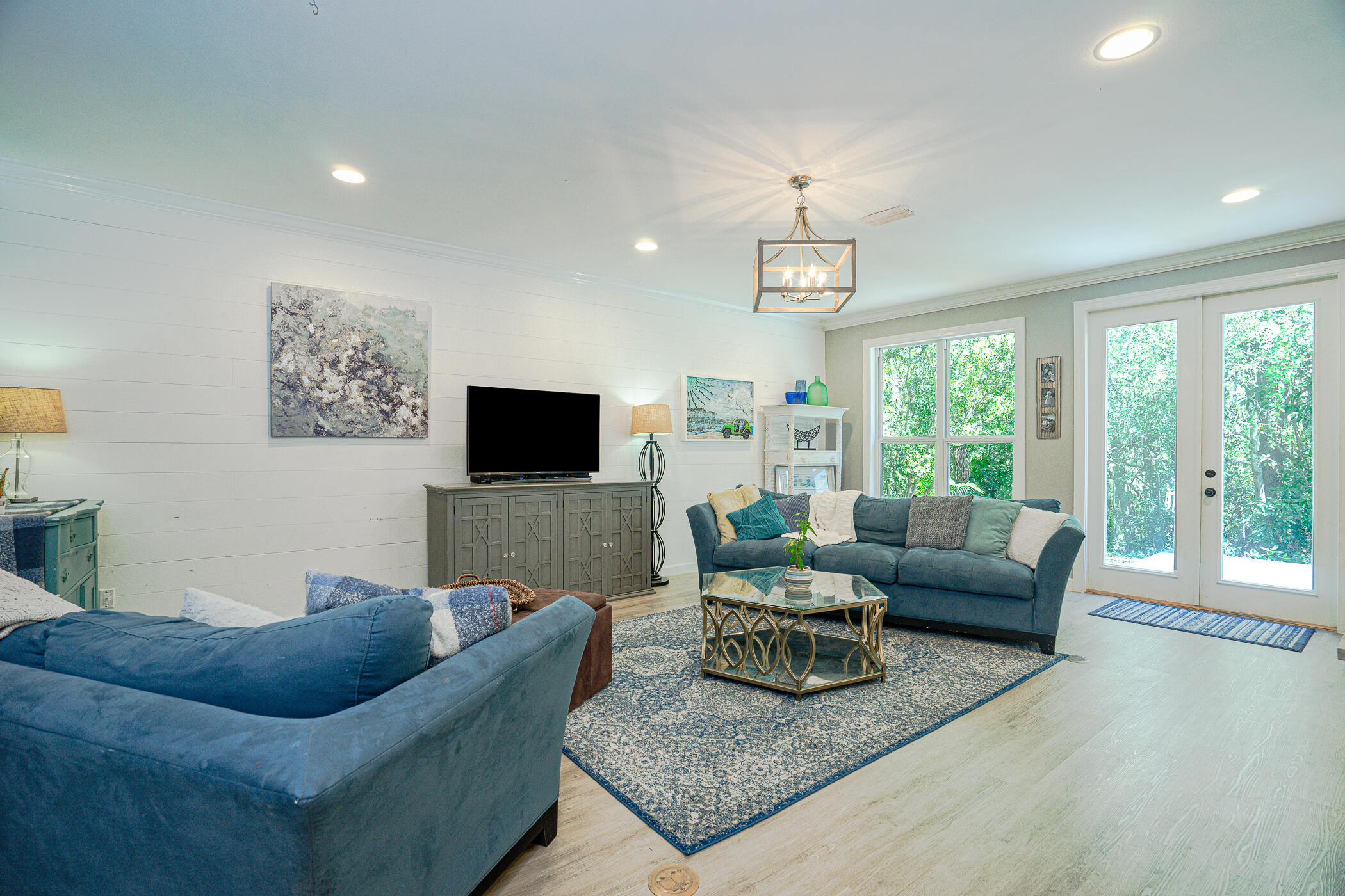 CRYSTAL LAKE - Residential