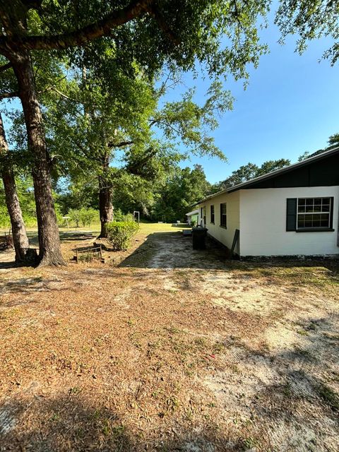 A home in DeFuniak Springs