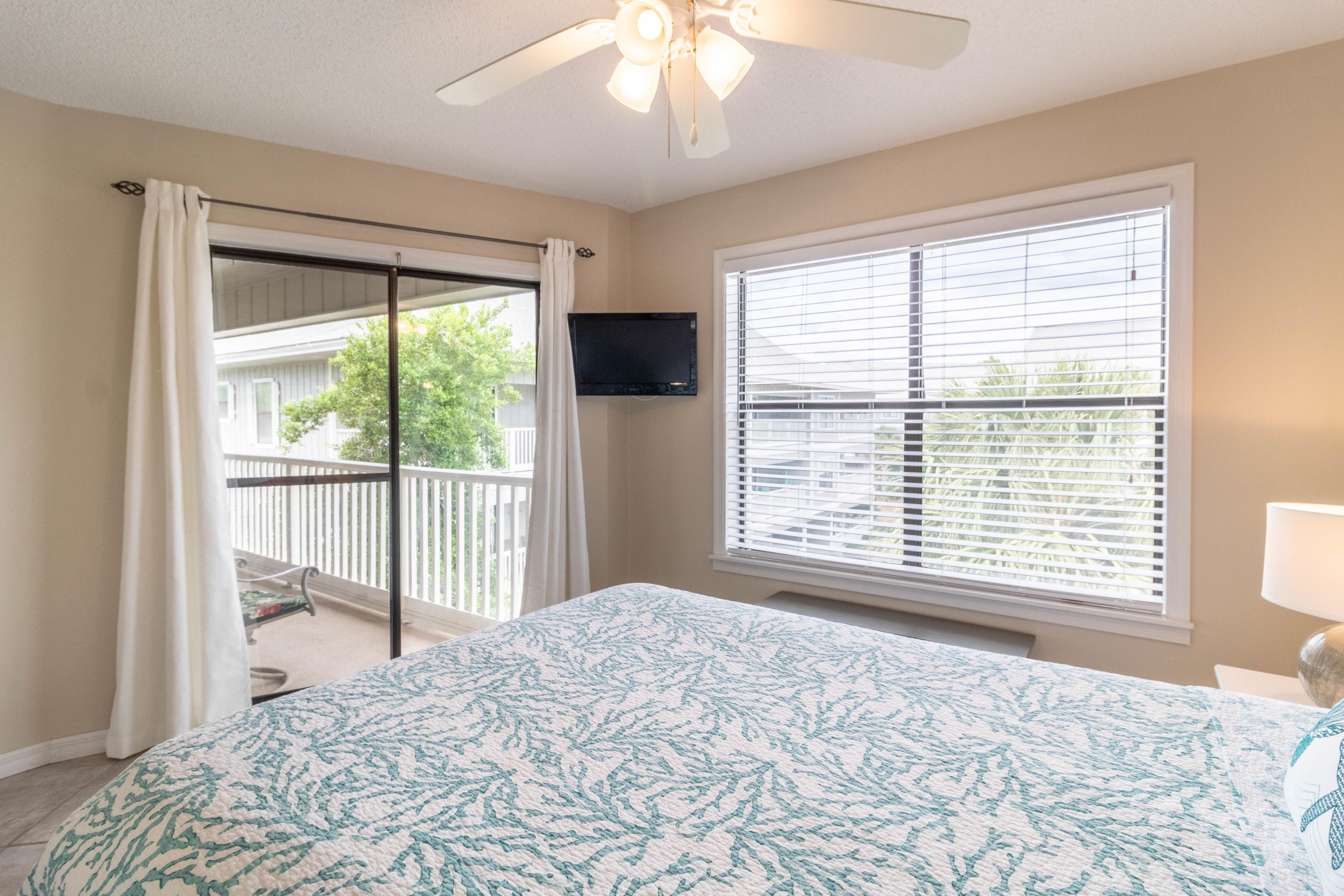 BEACHWOOD VILLAS CONDO PH 2 - Residential