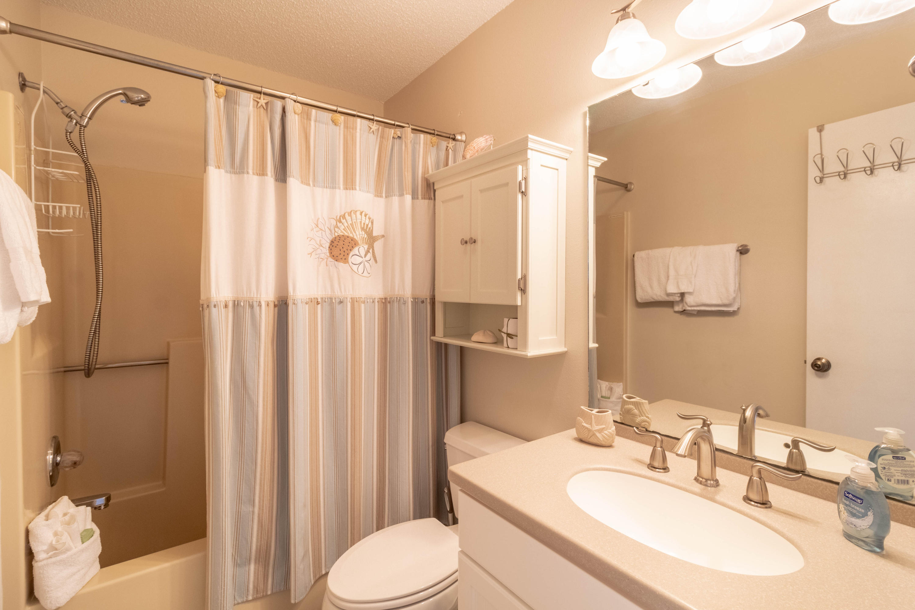 BEACHWOOD VILLAS CONDO PH 2 - Residential