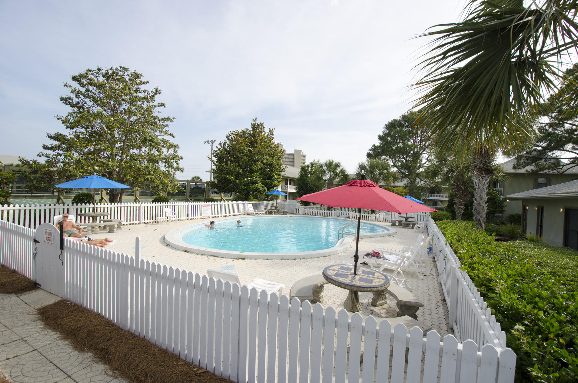 BEACHWOOD VILLAS CONDO PH 2 - Residential