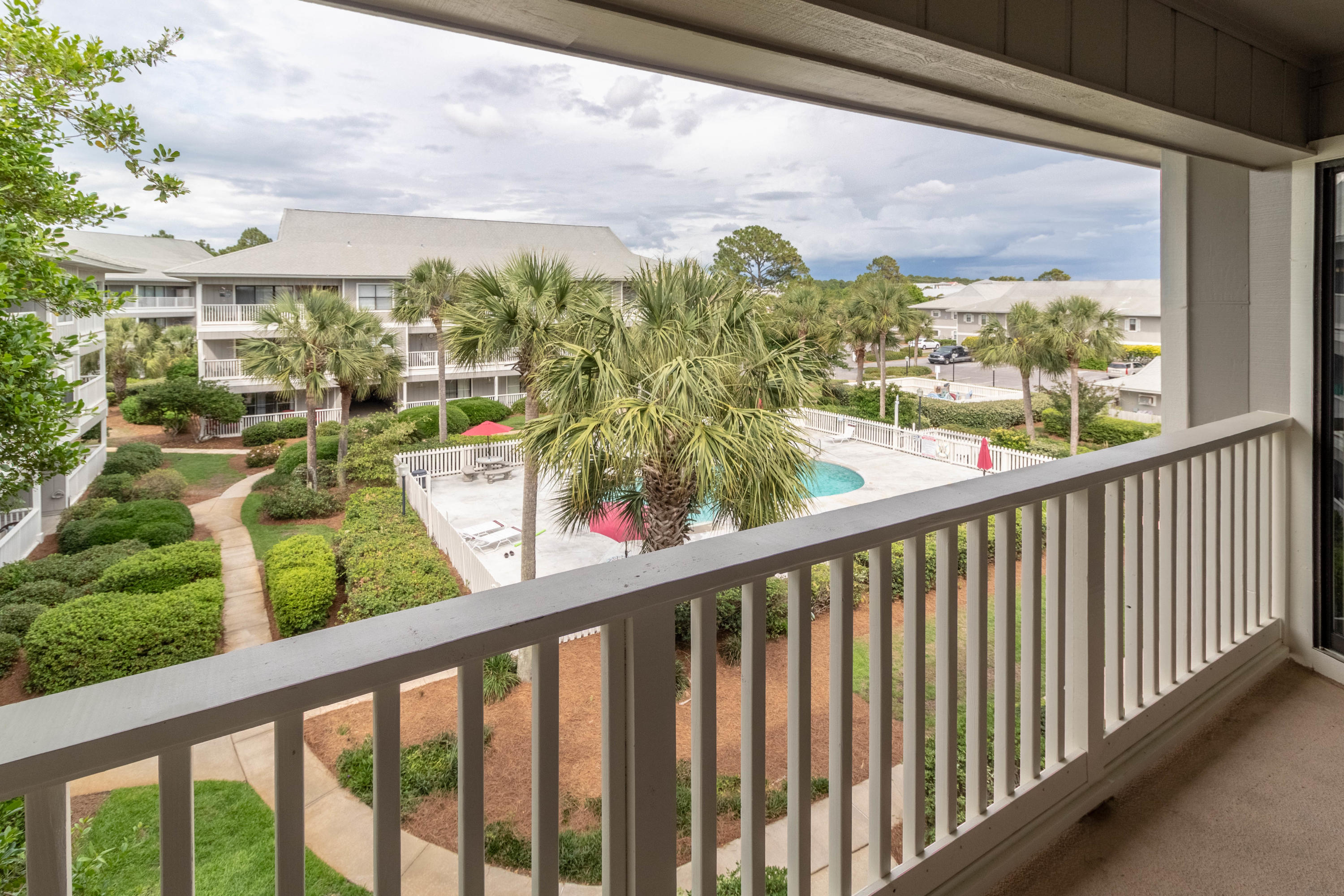 BEACHWOOD VILLAS CONDO PH 2 - Residential