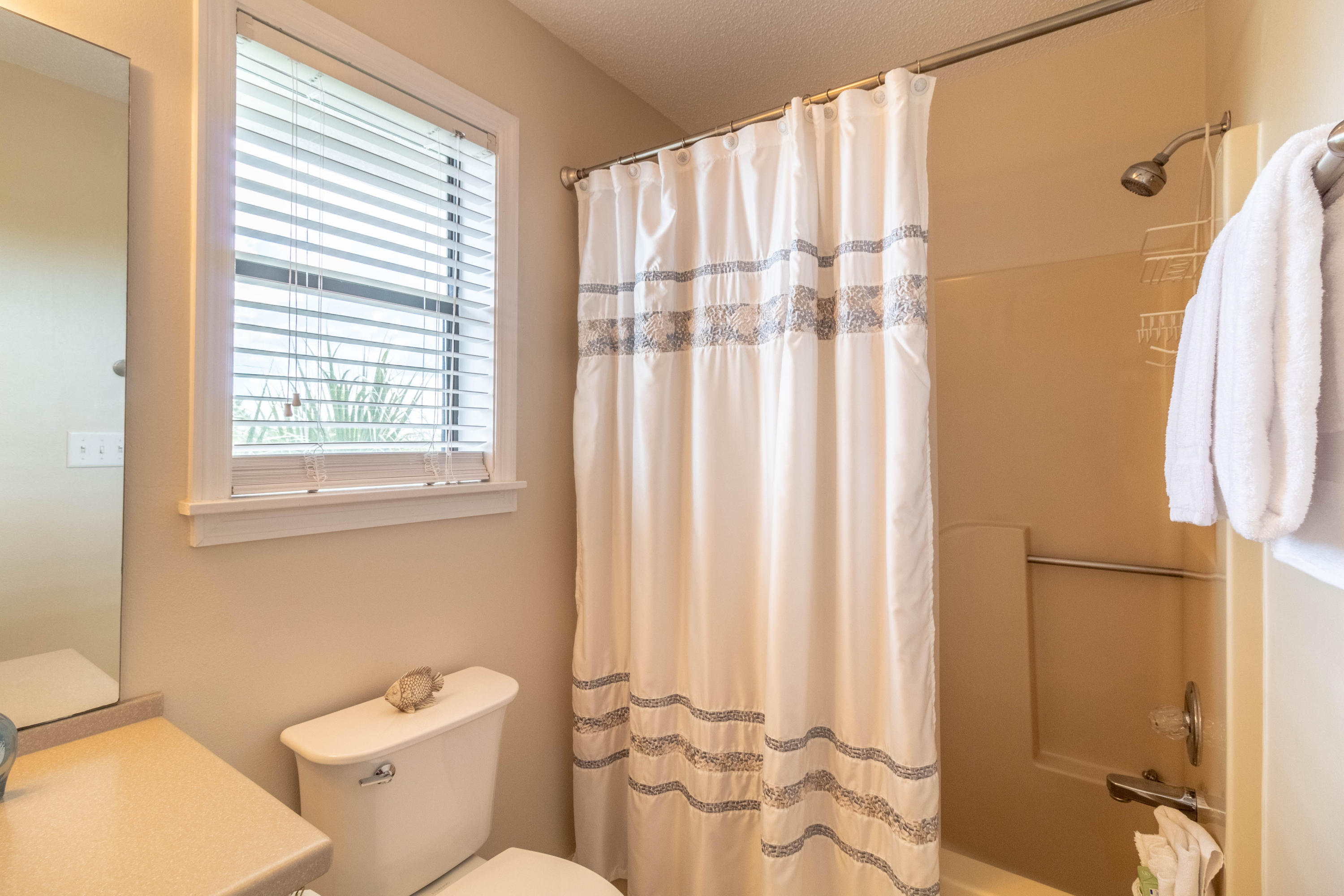 BEACHWOOD VILLAS CONDO PH 2 - Residential