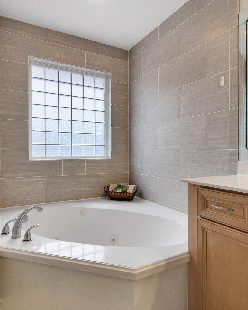 BRIDGEPORT COLONY - Residential Lease