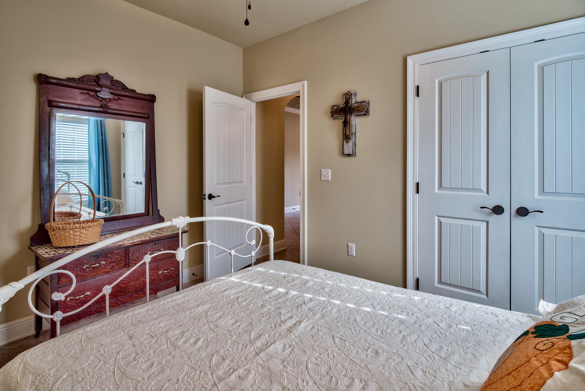 WHISPERING LAKE - Residential