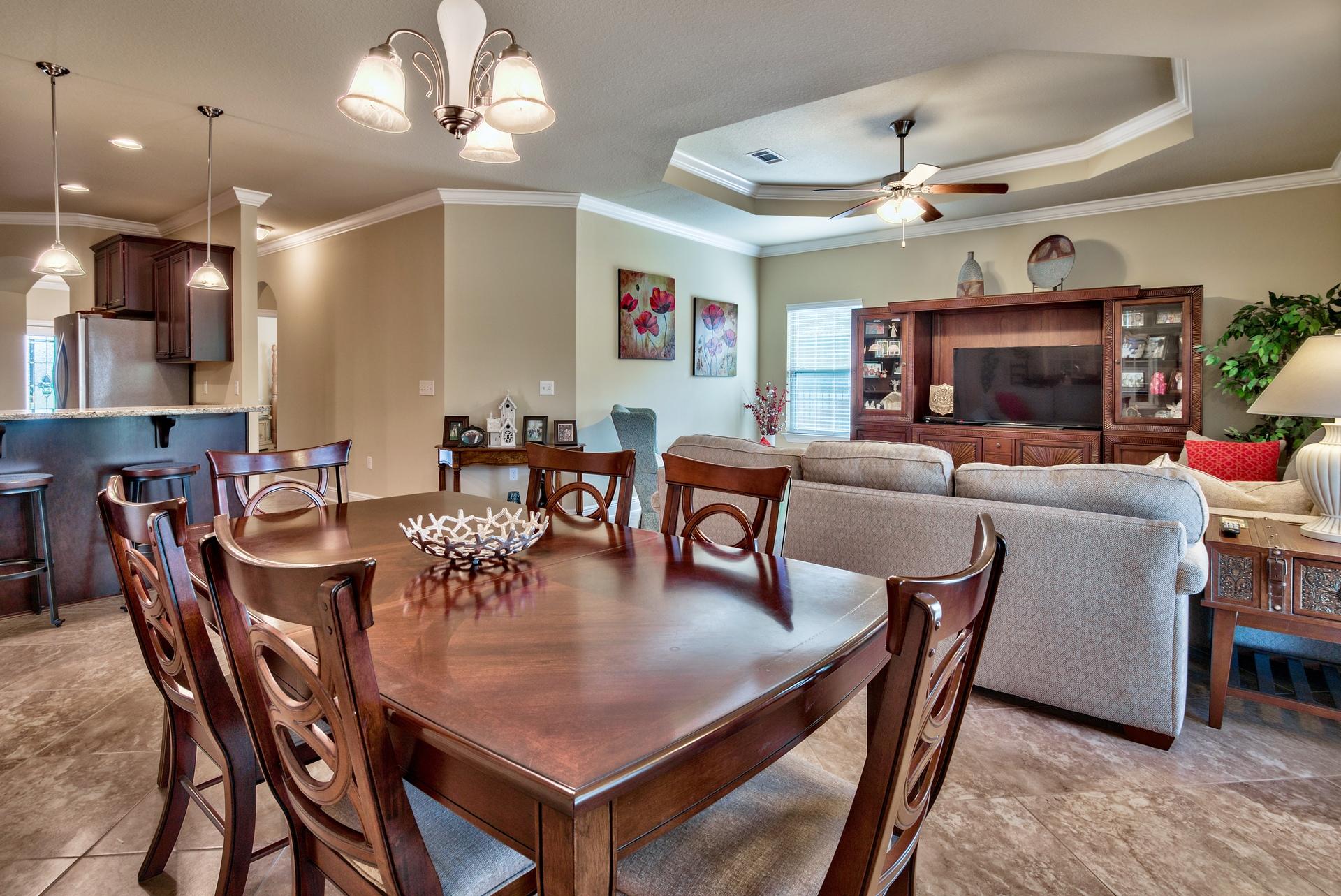 WHISPERING LAKE - Residential