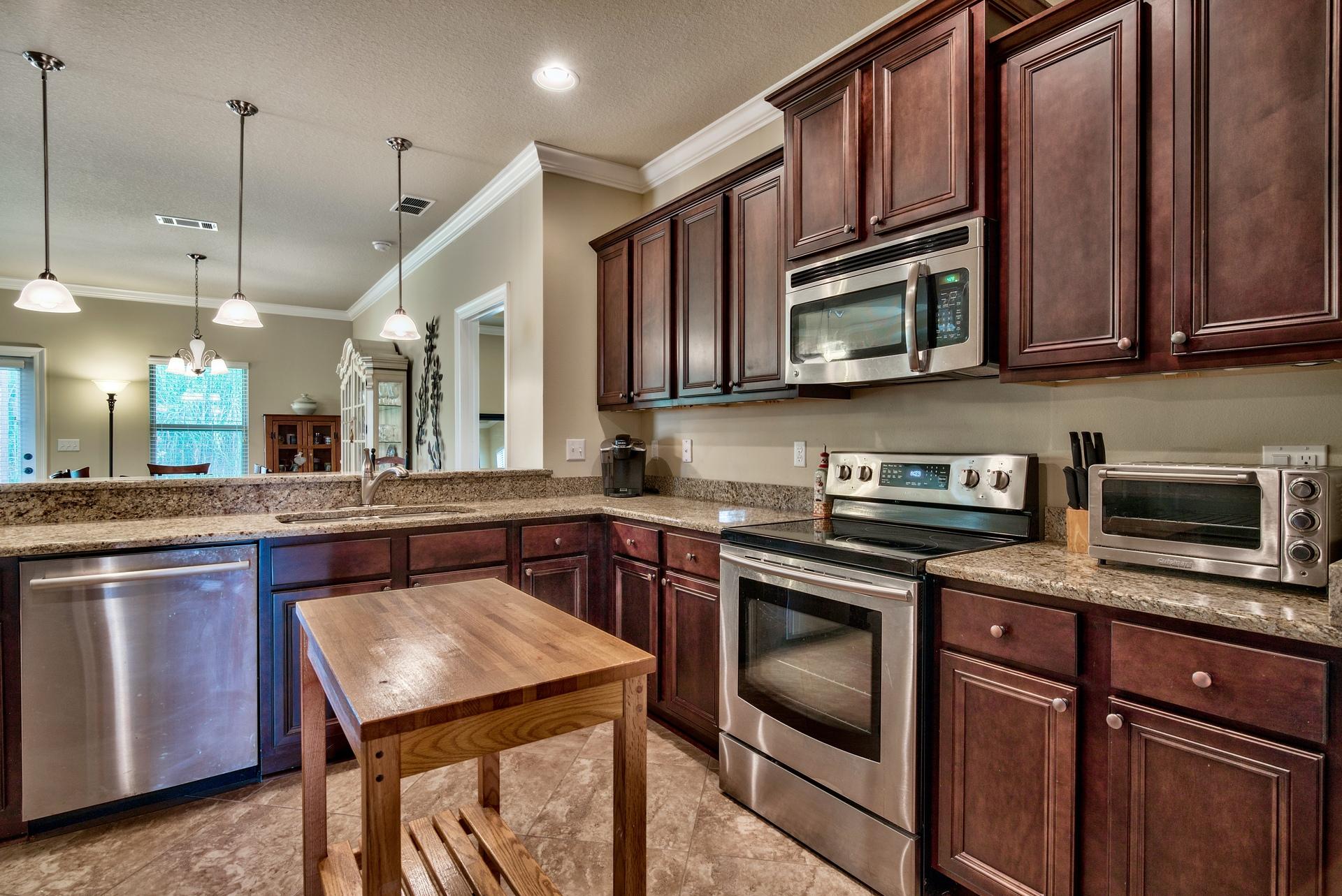 WHISPERING LAKE - Residential