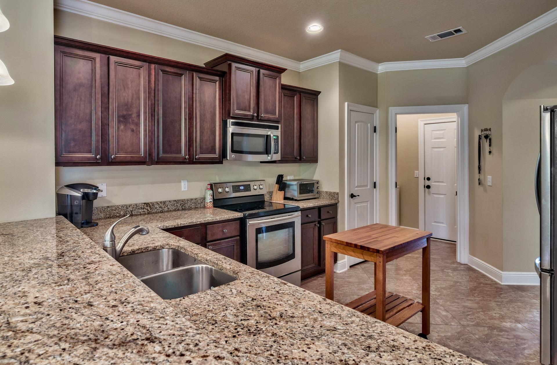 WHISPERING LAKE - Residential