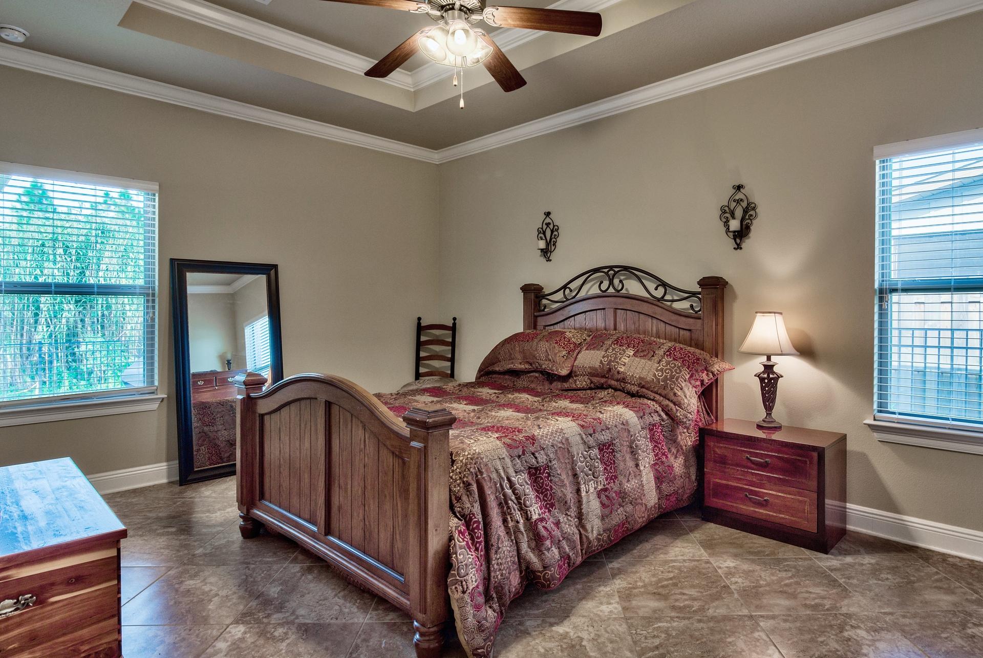 WHISPERING LAKE - Residential